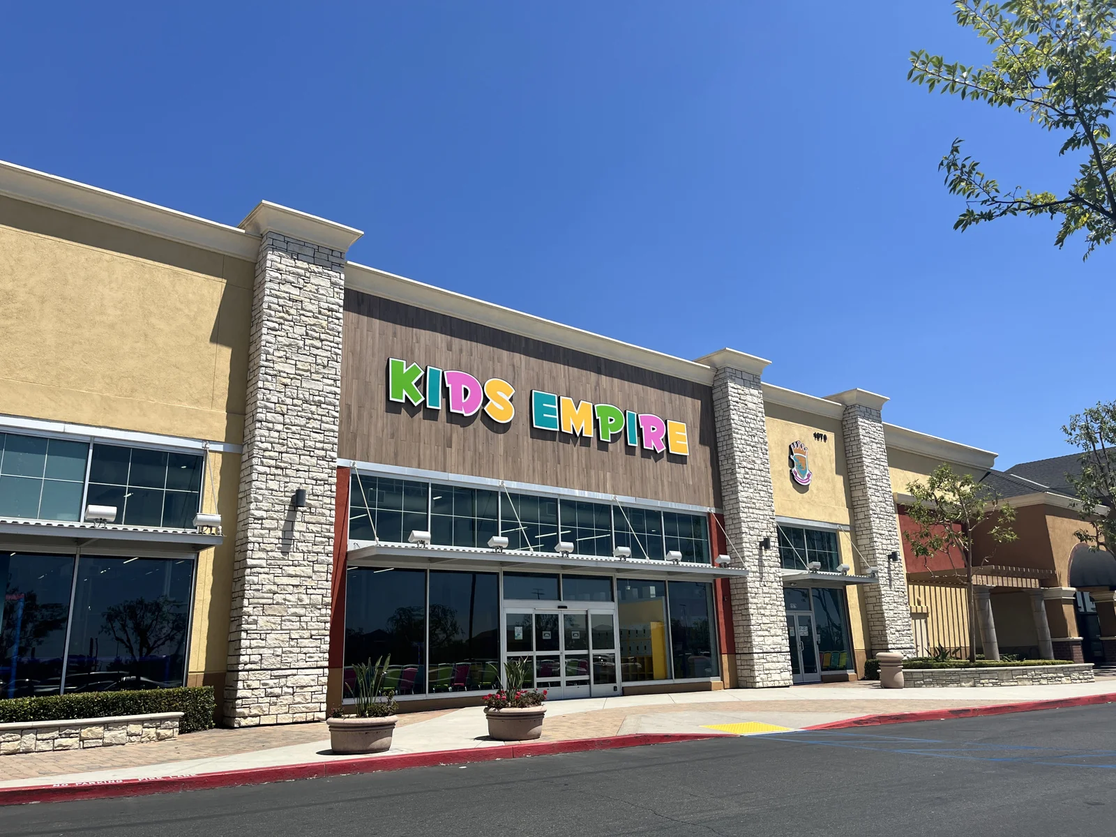 Retail in Fullerton, CA — Lease in Fullerton, CA, photo 3 of 5