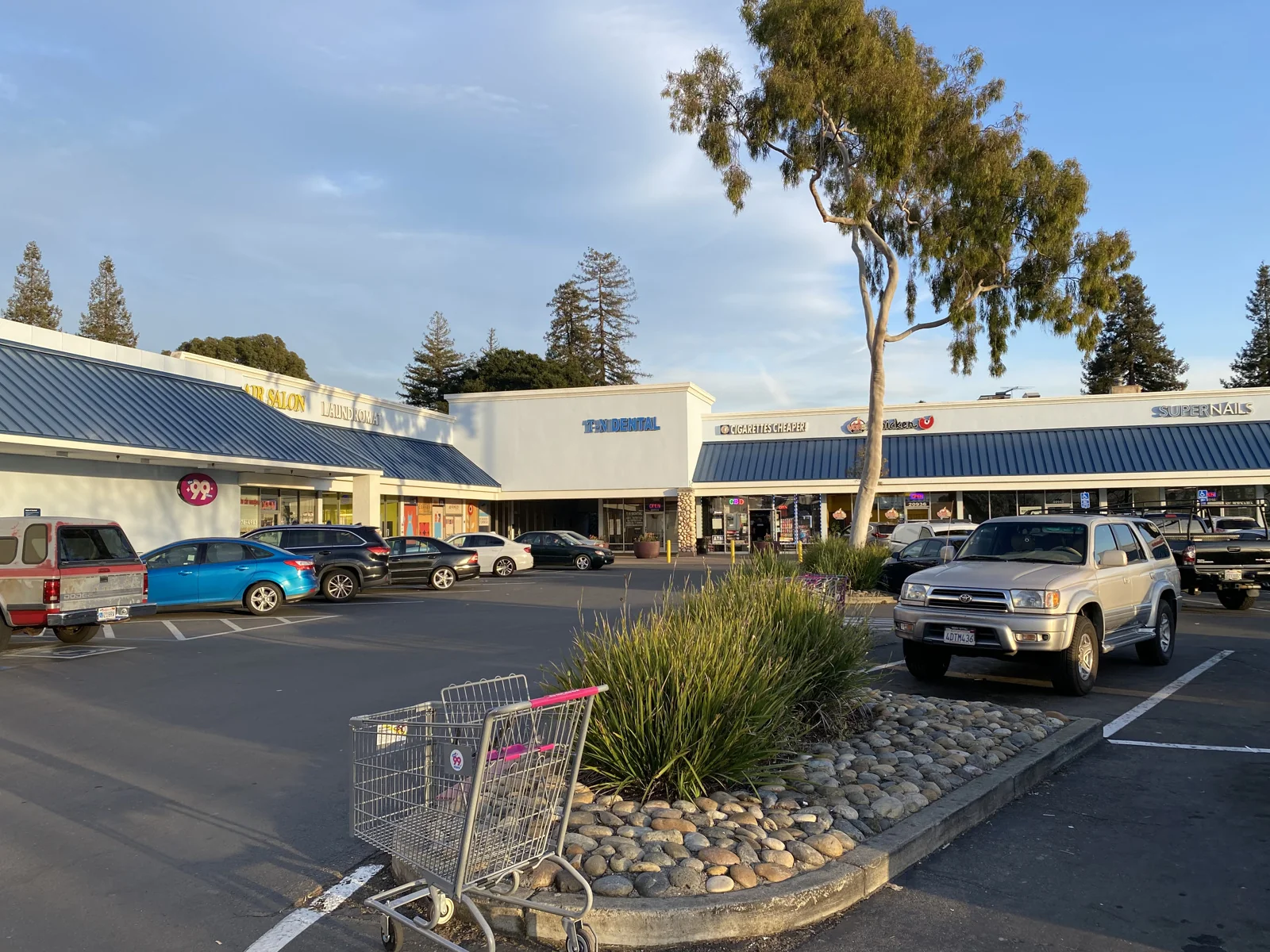 Creekside Center — Lease in Hayward, CA, photo 1 of 4