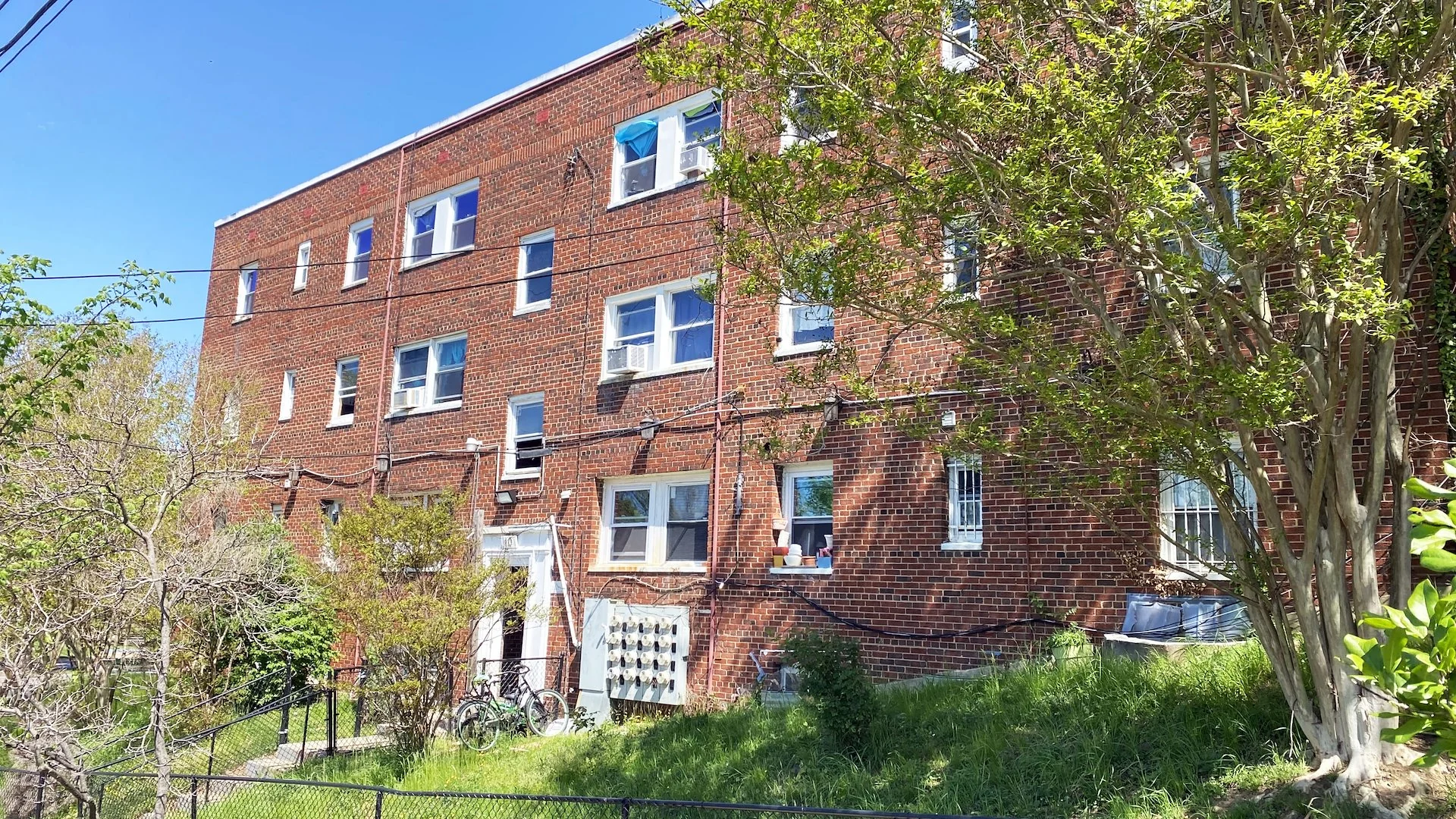10 49th Street SE — Sale in Washington, DC, photo 3 of 5