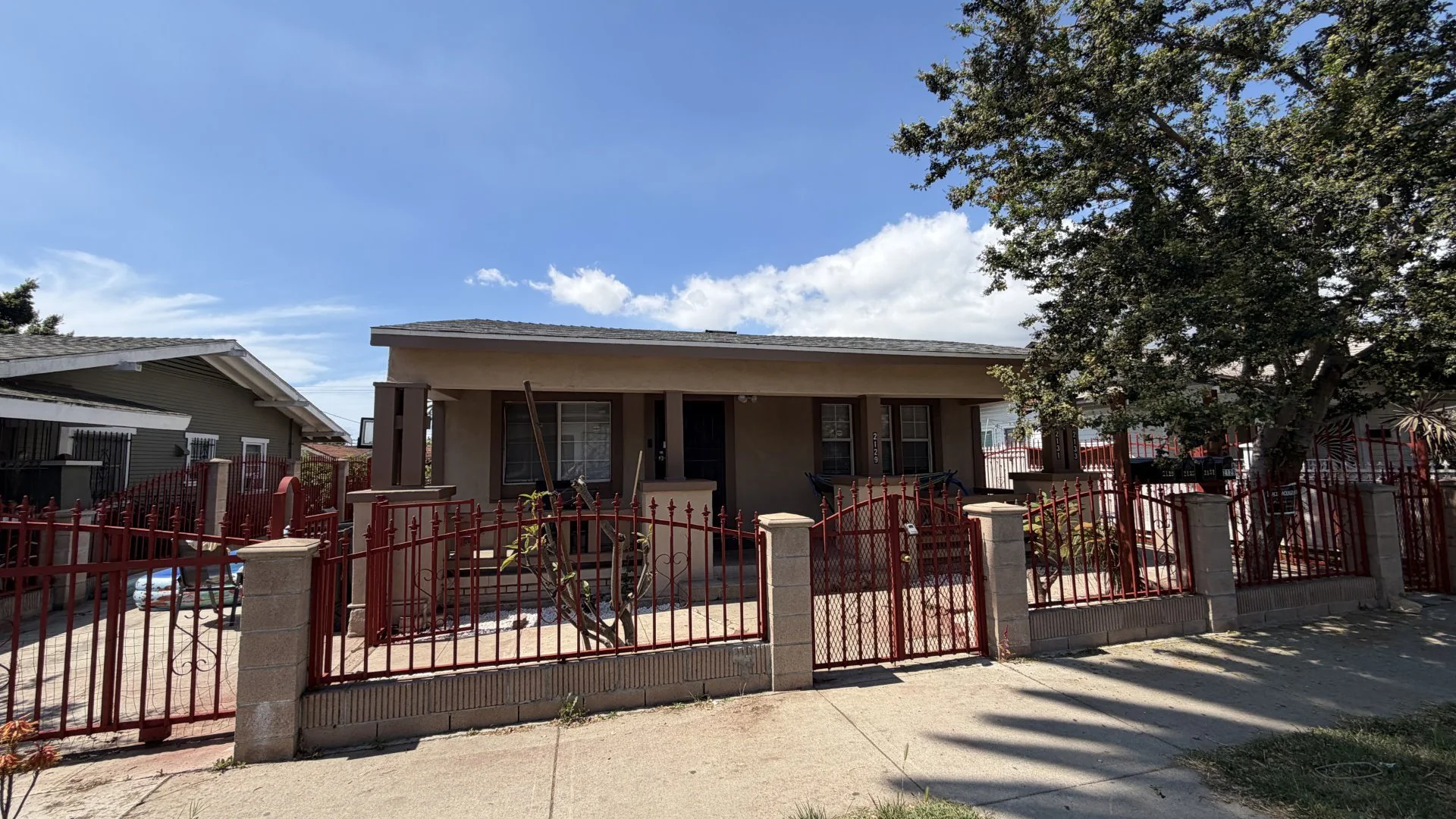 2129 Locust Ave — Sale in Long Beach, CA, photo 1 of 4