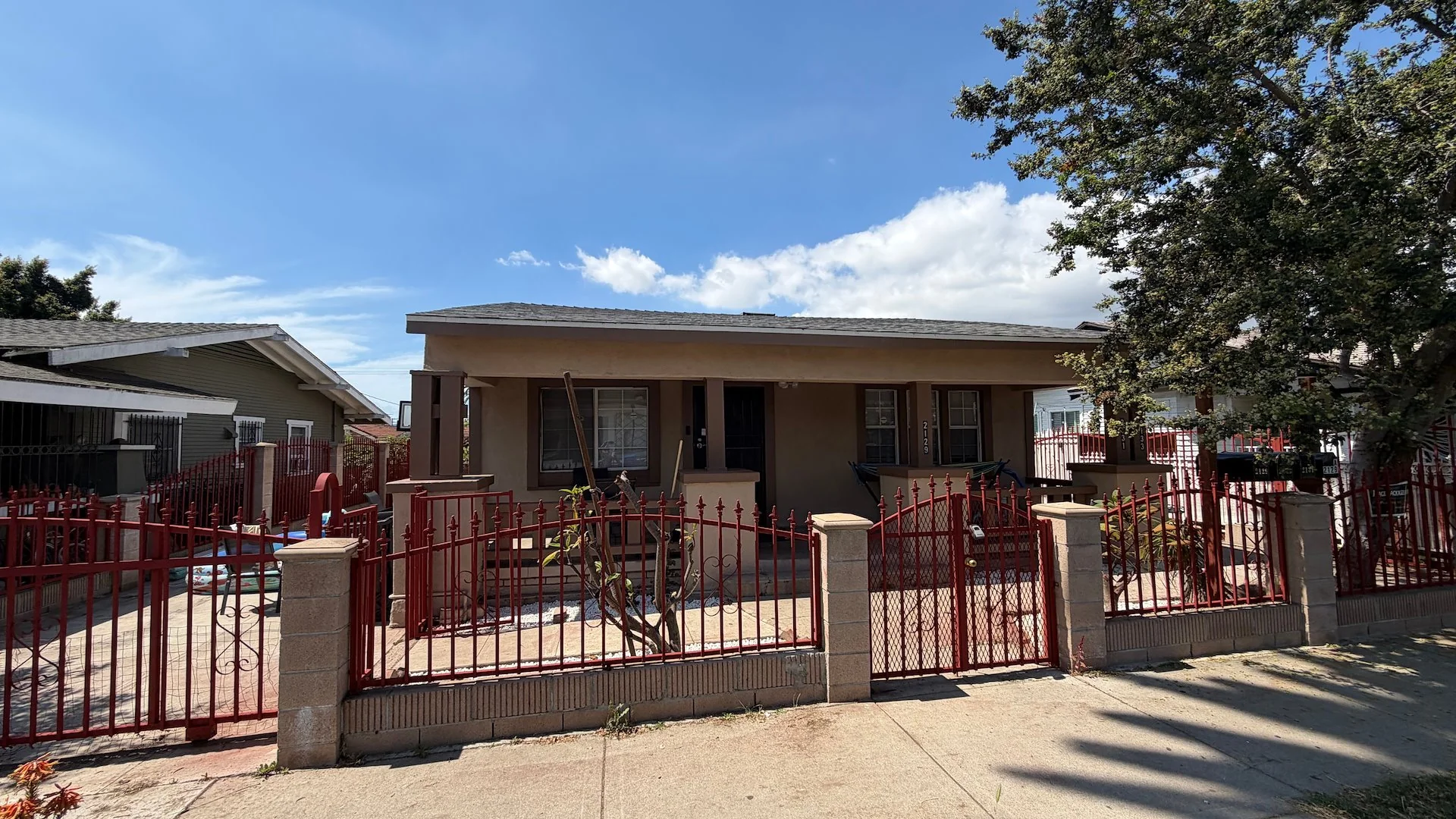 2129 Locust Ave — Sale in Long Beach, CA, photo 2 of 4