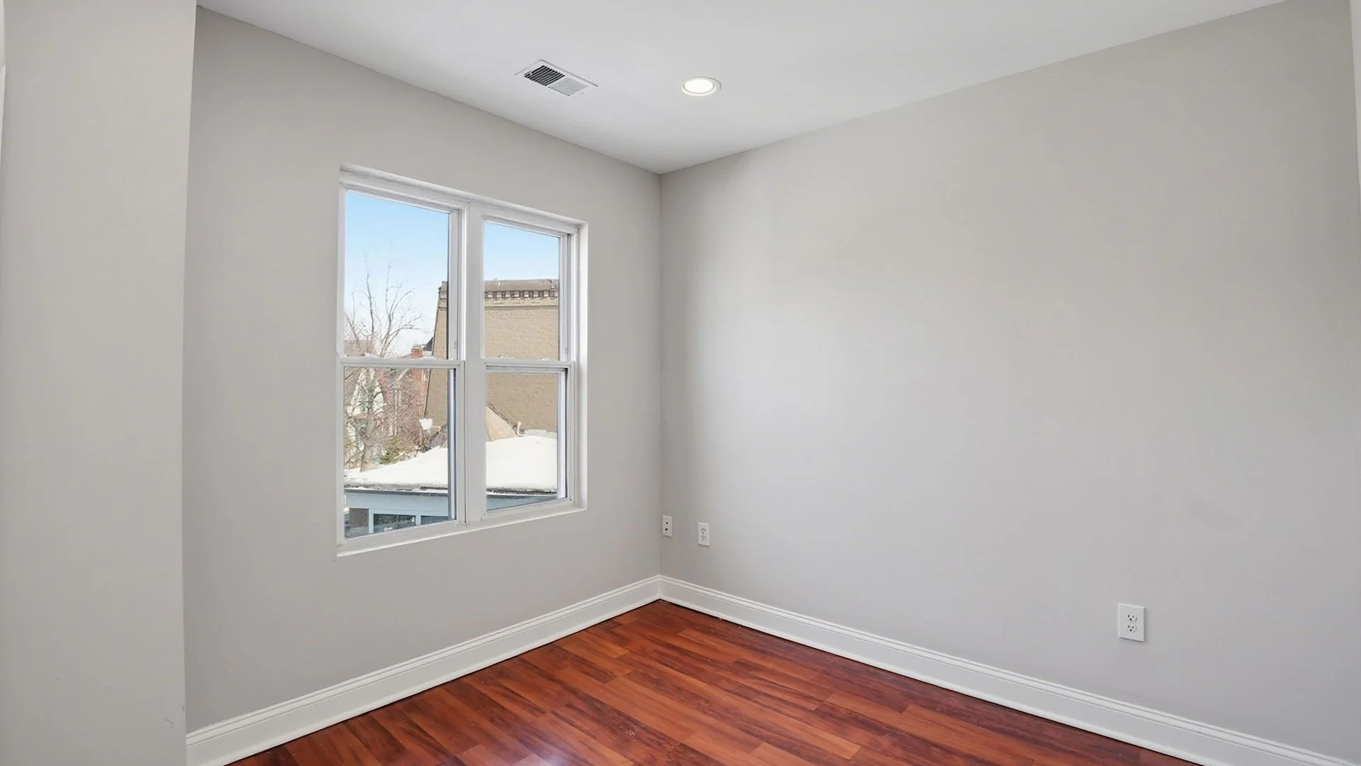 543 Florida Avenue NW — Sale in Washington, DC, photo 2 of 8
