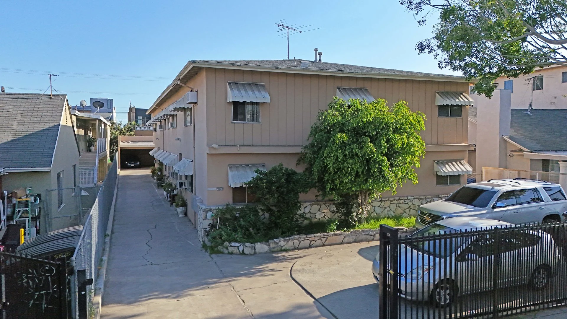 5836 Lexington Ave