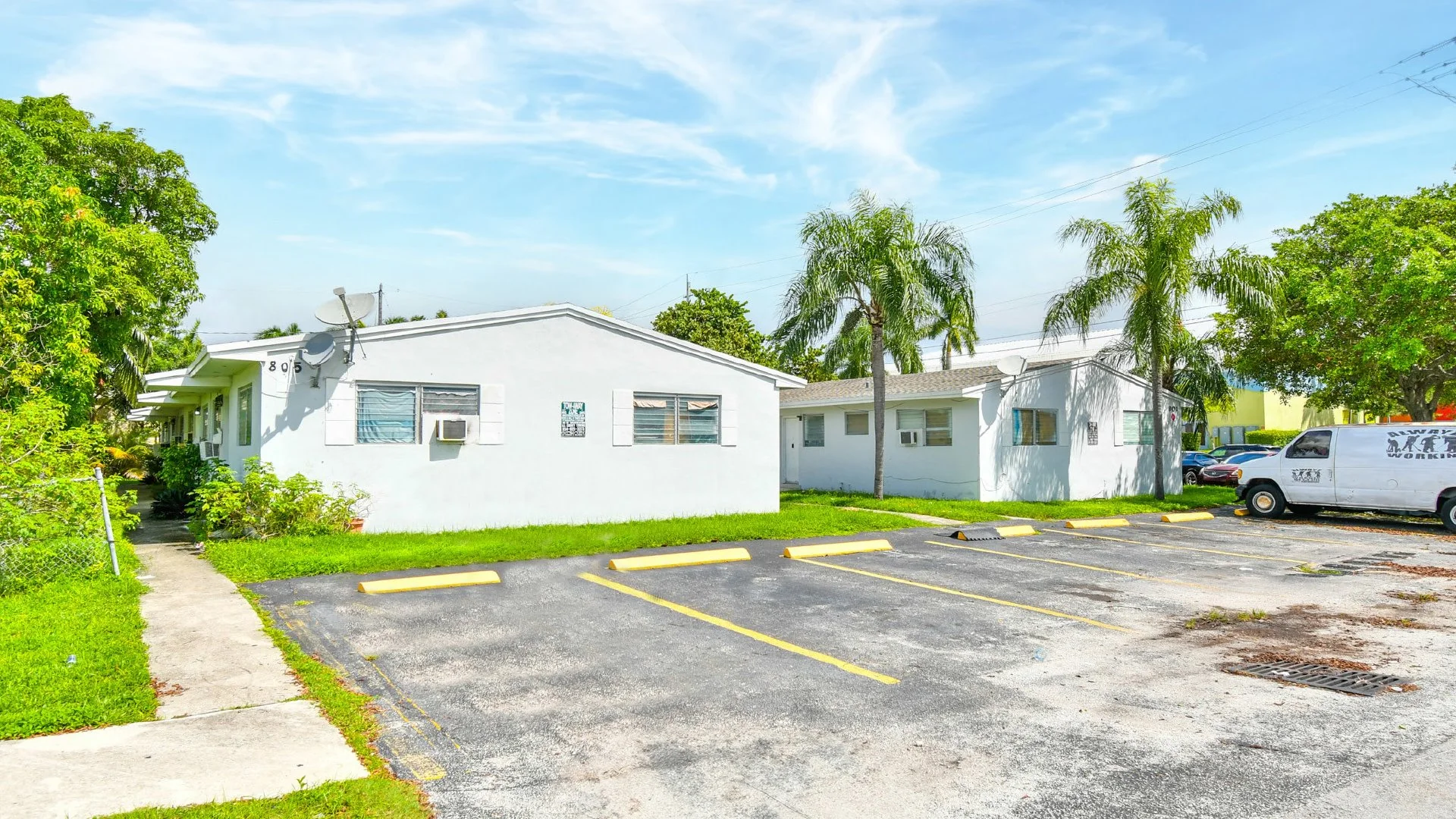 801 NW 10th St — Sale in Hallandale Beach, FL, photo 3 of 5