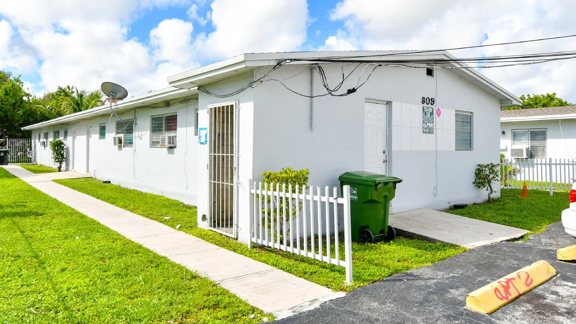809 NW 7th St — Sale in Hallandale Beach, FL, photo 2 of 5