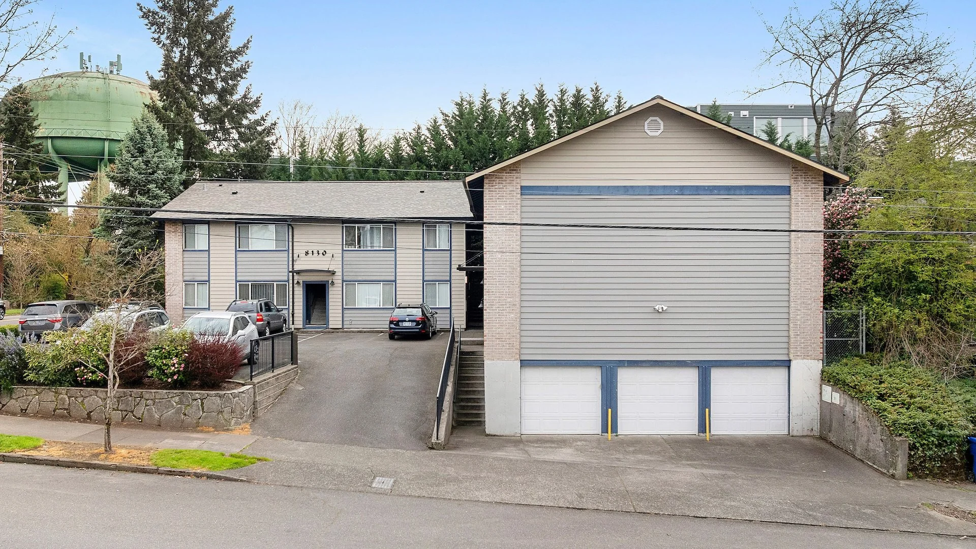 North Willamette Flats — Sale in Portland, OR, photo 1 of 2
