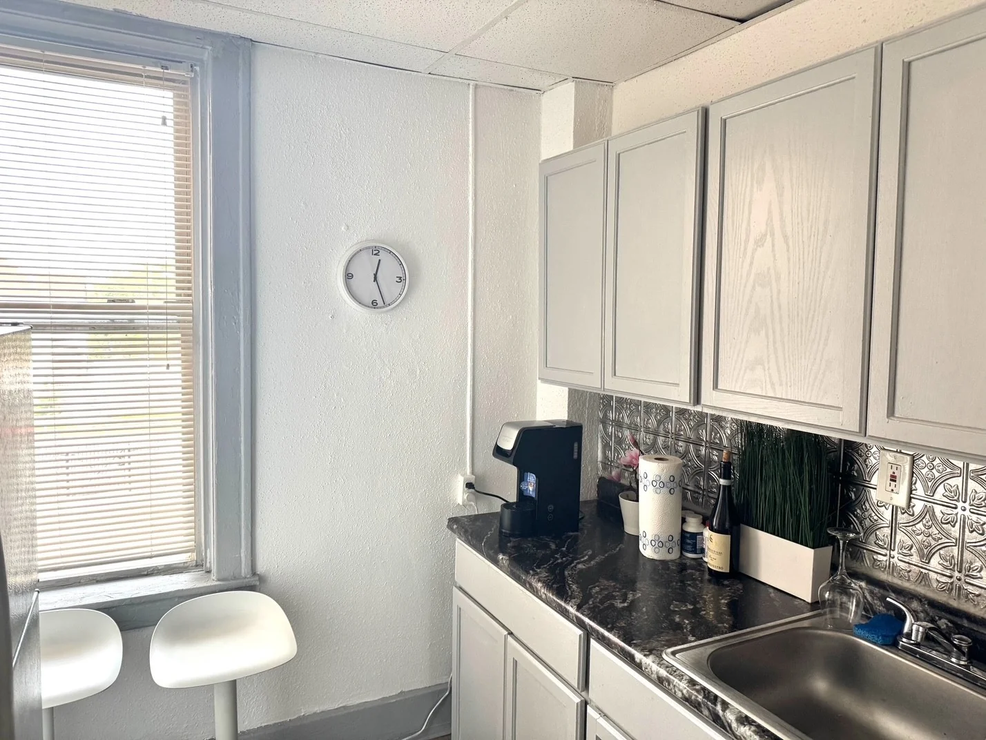 Auction - The Lansing Apartments — Sale in Detroit, MI, photo 4 of 6