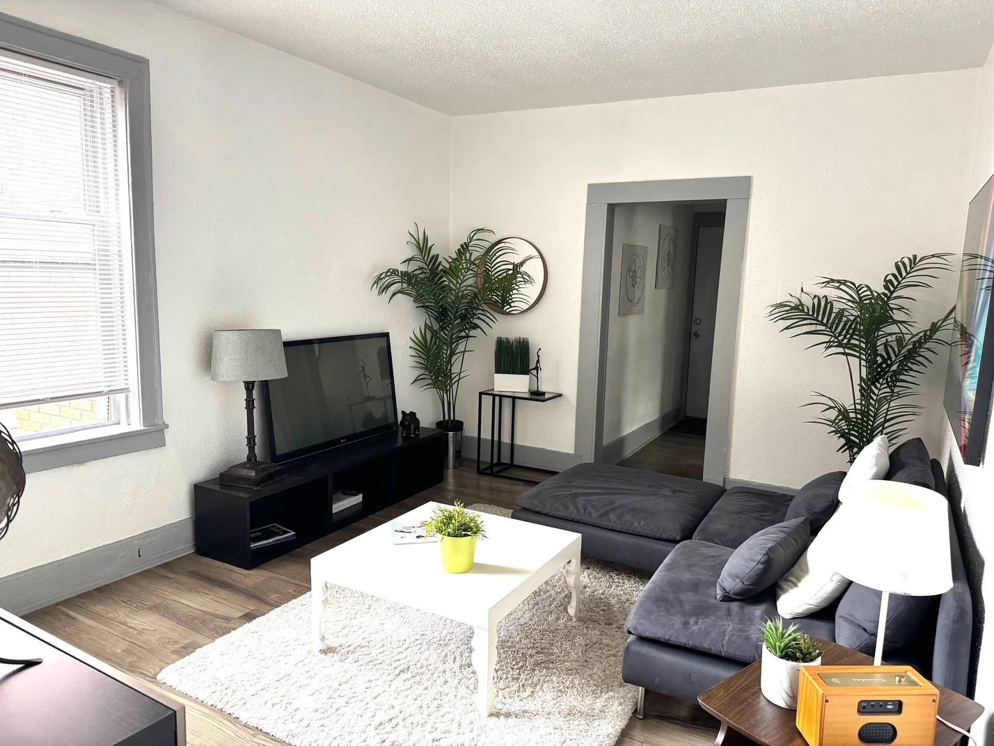 Auction - The Lansing Apartments — Sale in Detroit, MI, photo 5 of 6