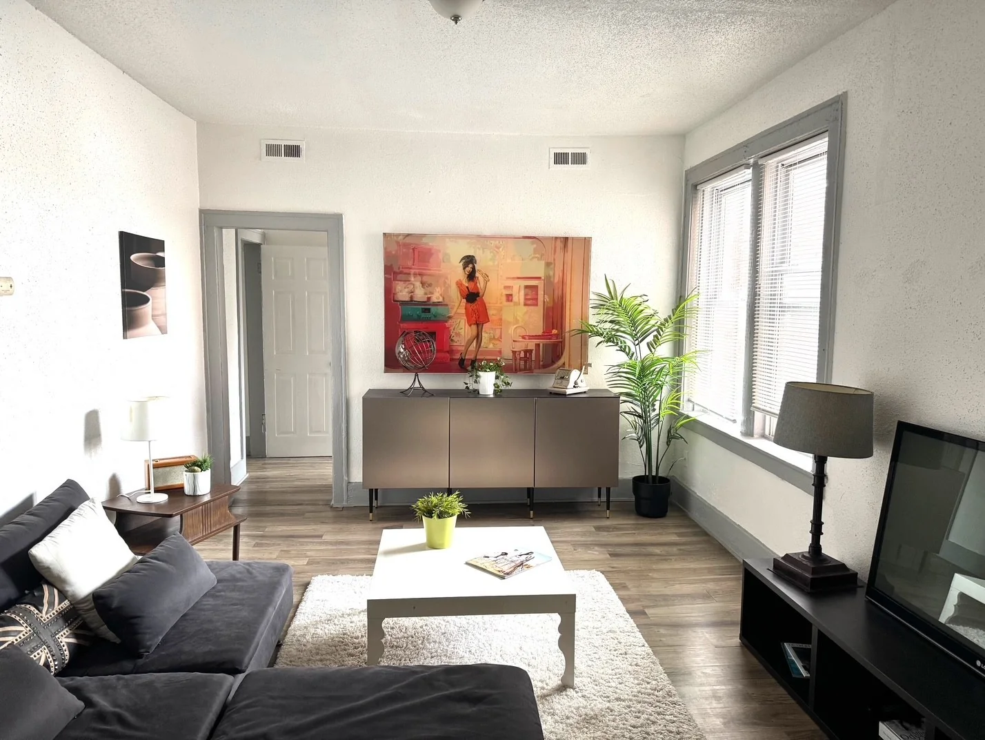 Auction - The Lansing Apartments — Sale in Detroit, MI, photo 6 of 6