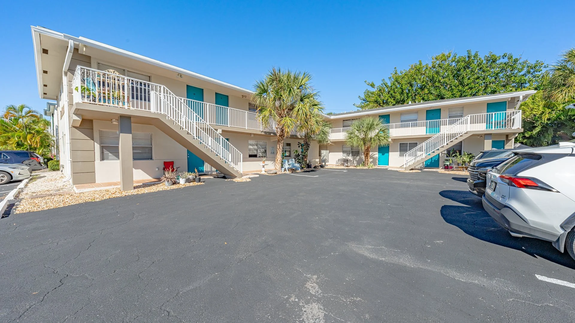 Malibu Apartments — Sale in Pompano Beach, FL, photo 3 of 8
