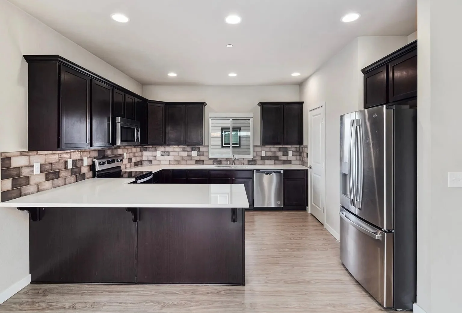 Rainier View Court Townhomes — Sale in Tacoma, WA, photo 2 of 8