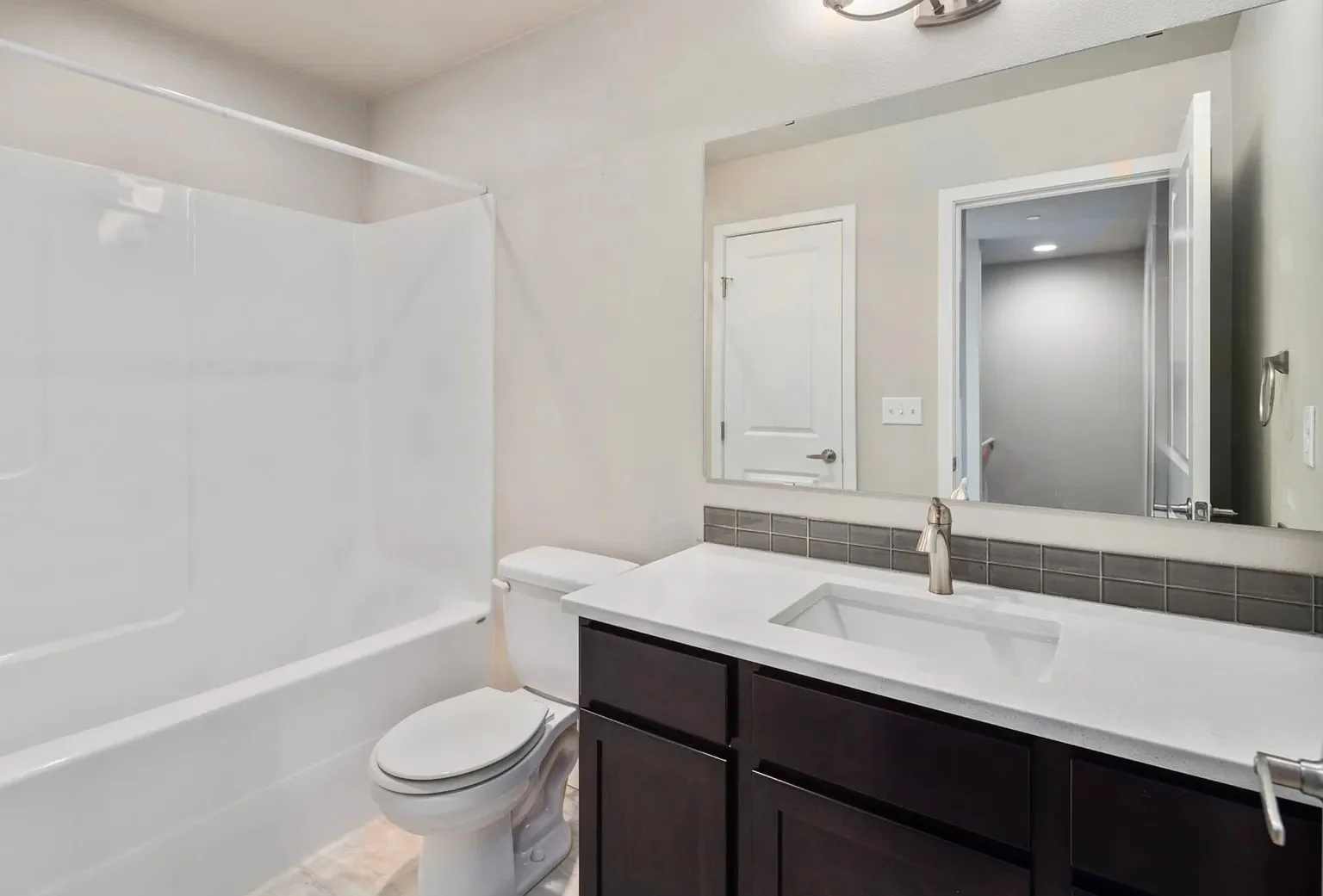 Rainier View Court Townhomes — Sale in Tacoma, WA, photo 4 of 8