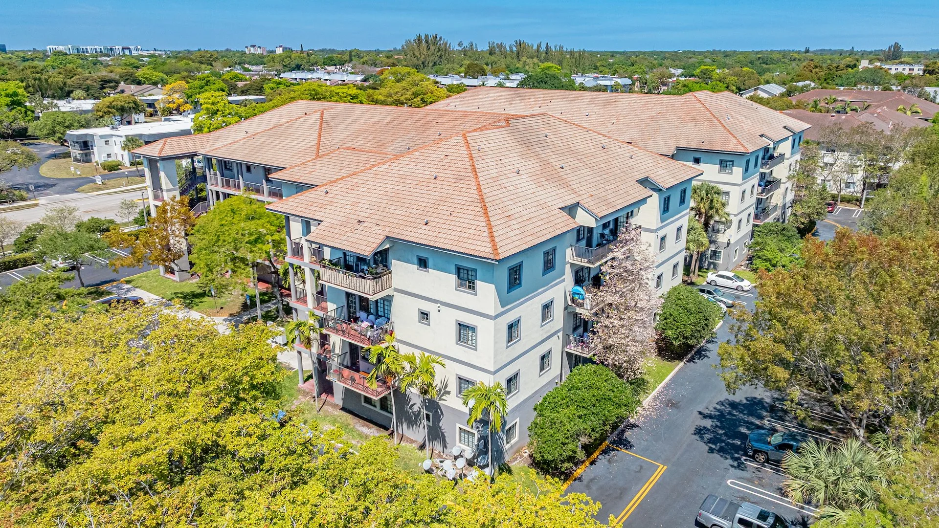 Riverside Villas — Sale in Coral Springs, FL, photo 1 of 8