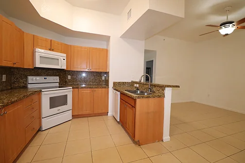 Riverside Villas — Sale in Coral Springs, FL, photo 7 of 8