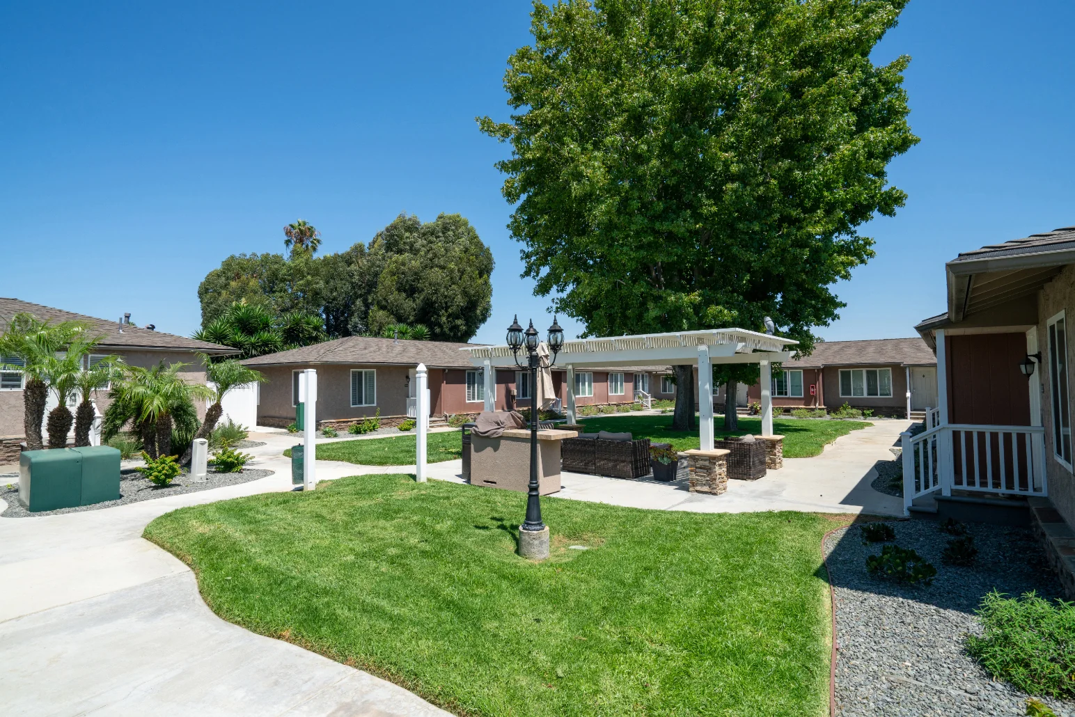 Huntington Manor Homes — Sale in Huntington Beach, CA, photo 2 of 6