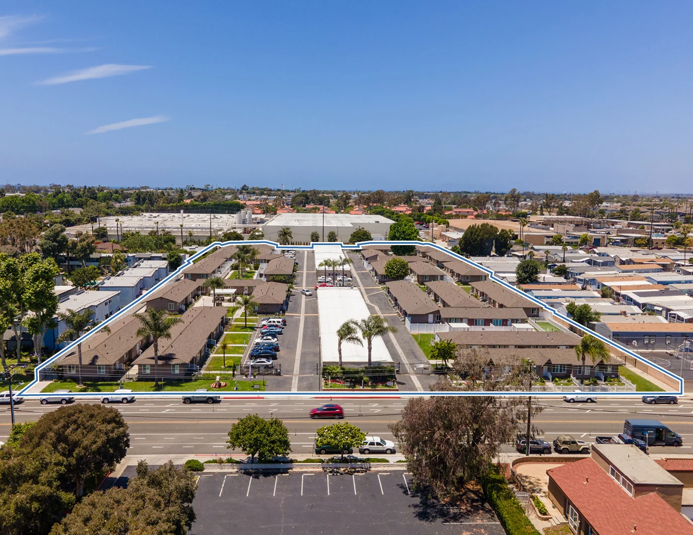 Huntington Manor Homes — Sale in Huntington Beach, CA, photo 4 of 6