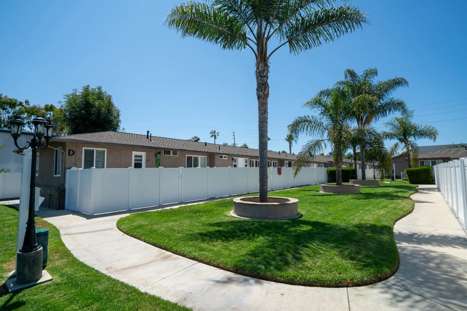 Huntington Manor Homes — Sale in Huntington Beach, CA, photo 5 of 6