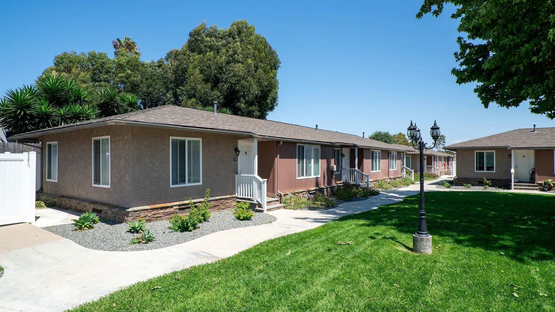 Huntington Manor Homes — Sale in Huntington Beach, CA, photo 6 of 6