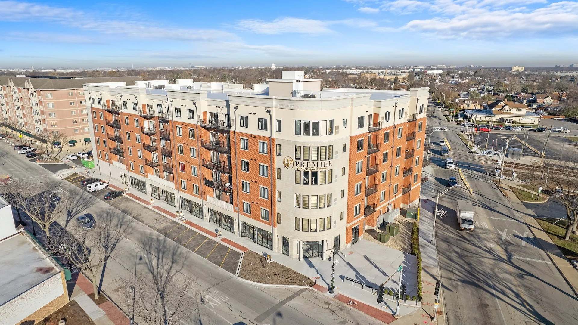 Premier Luxury — Sale in Franklin Park, IL, photo 1 of 2