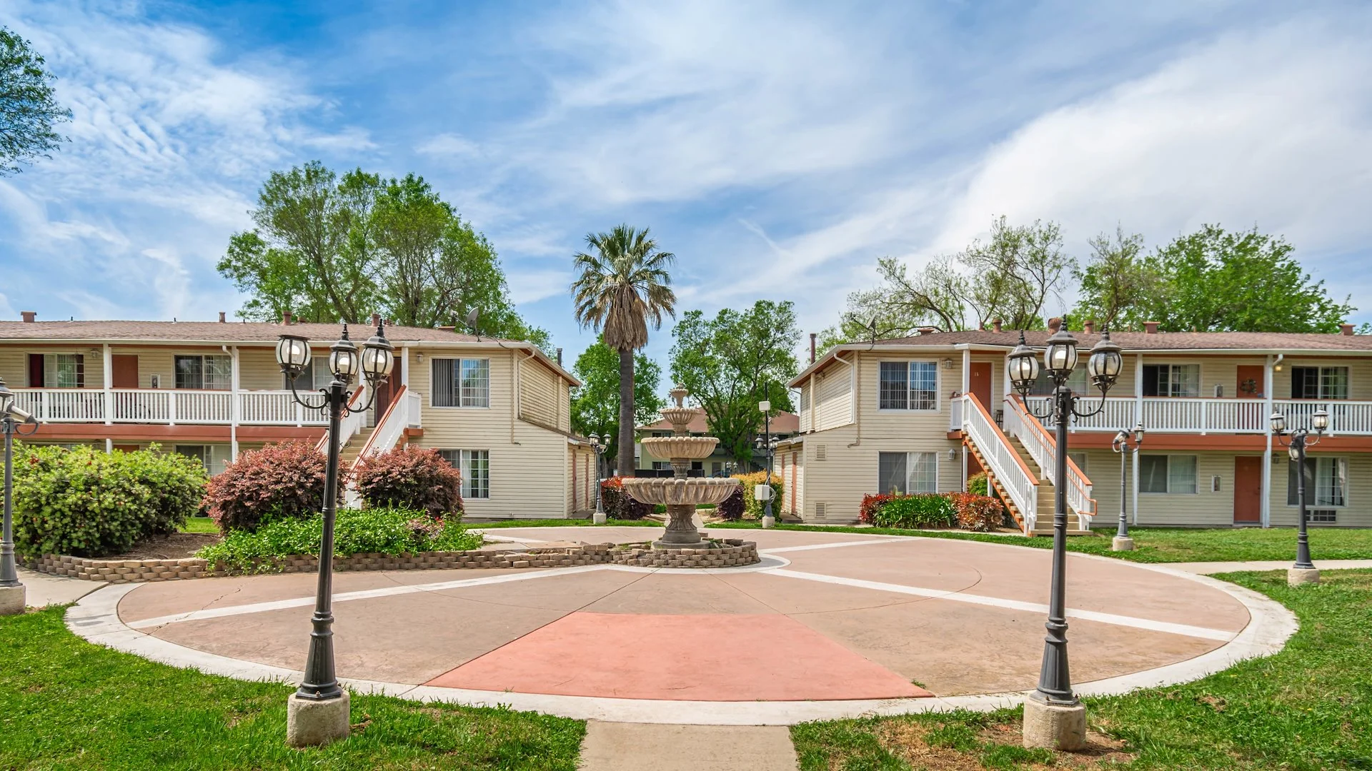 Courtyard Village — Sale in West Sacramento, CA, photo 1 of 4