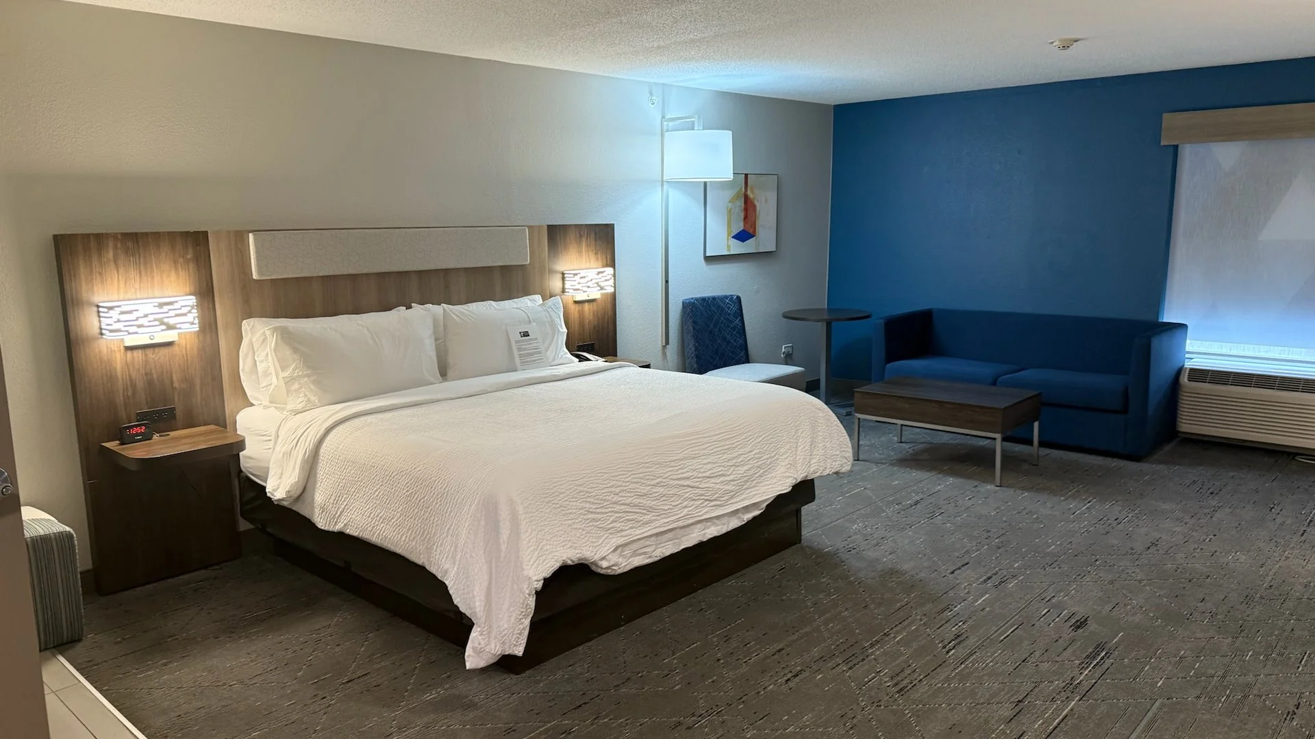 Holiday Inn Express & Suites Chicago-Algonquin — Sale in Algonquin, IL, photo 2 of 2