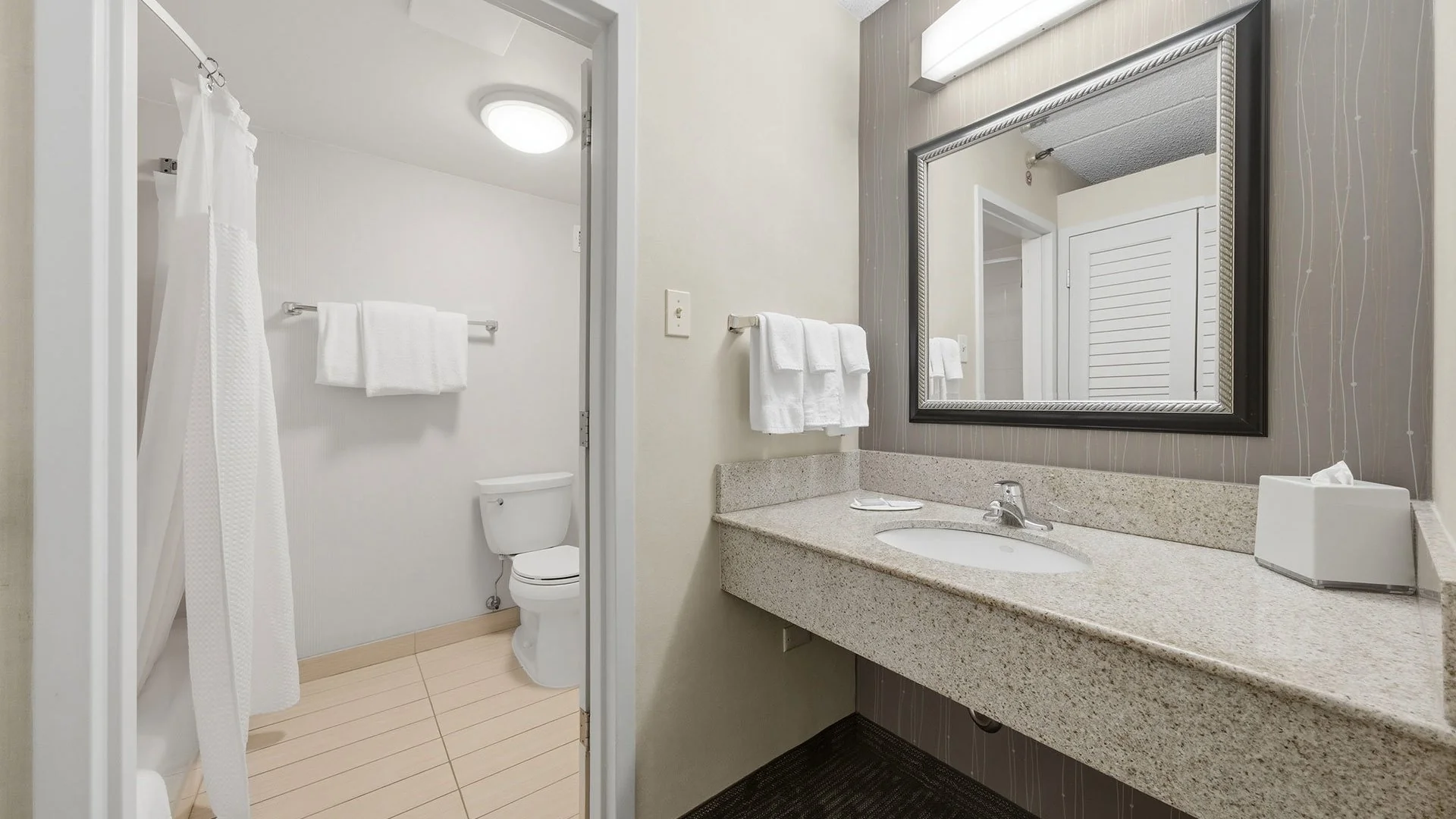 Courtyard by Marriott Chicago Deerfield — Sale in Deerfield, IL, photo 2 of 6