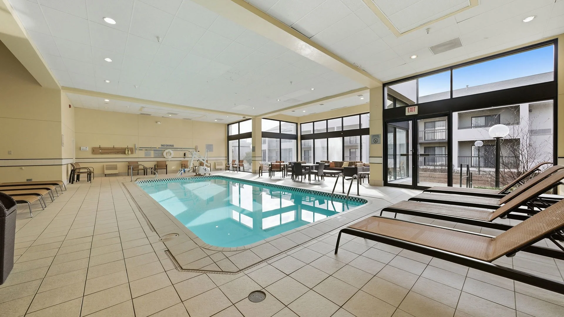 Courtyard by Marriott Chicago Deerfield — Sale in Deerfield, IL, photo 4 of 6