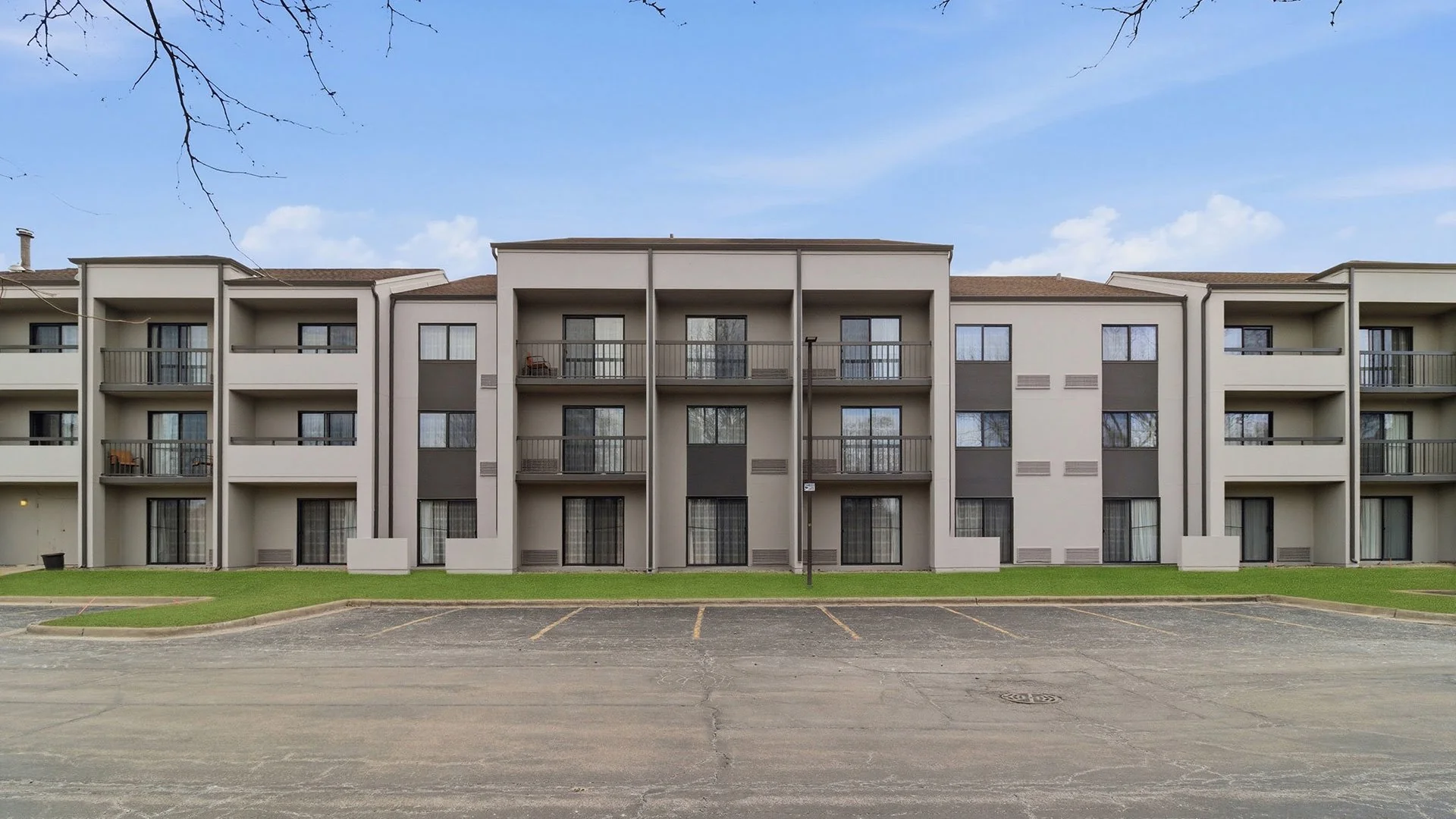 Courtyard by Marriott Chicago Arlington Heights/South — Sale in Arlington Heights, IL, photo 1 of 6