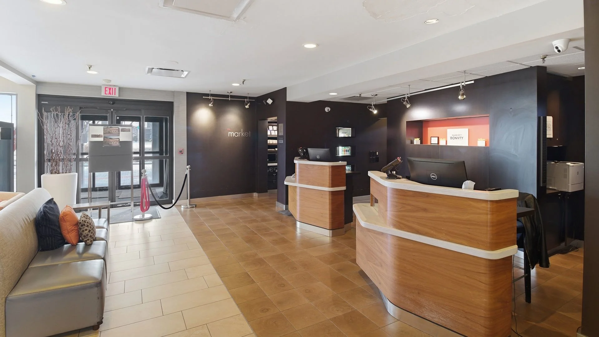 Courtyard by Marriott Chicago Arlington Heights/South — Sale in Arlington Heights, IL, photo 3 of 6