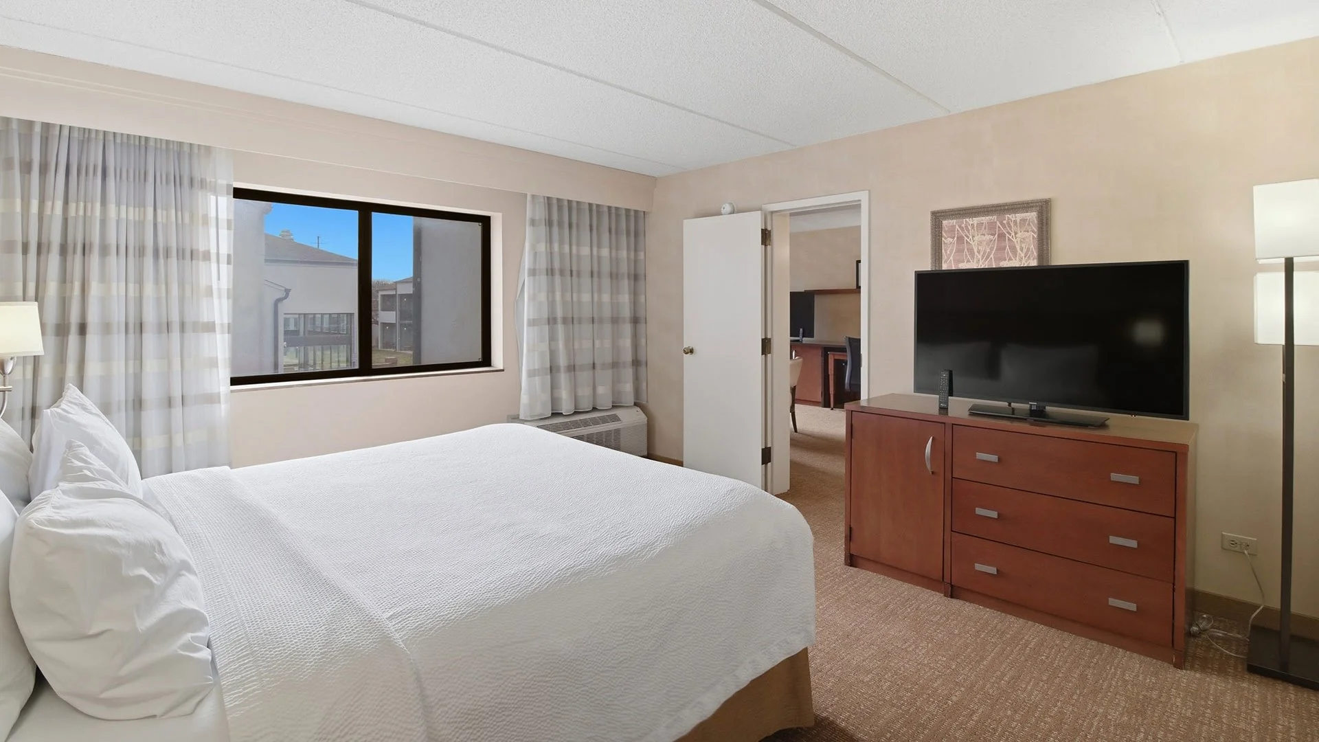 Courtyard by Marriott Chicago Arlington Heights/South — Sale in Arlington Heights, IL, photo 6 of 6