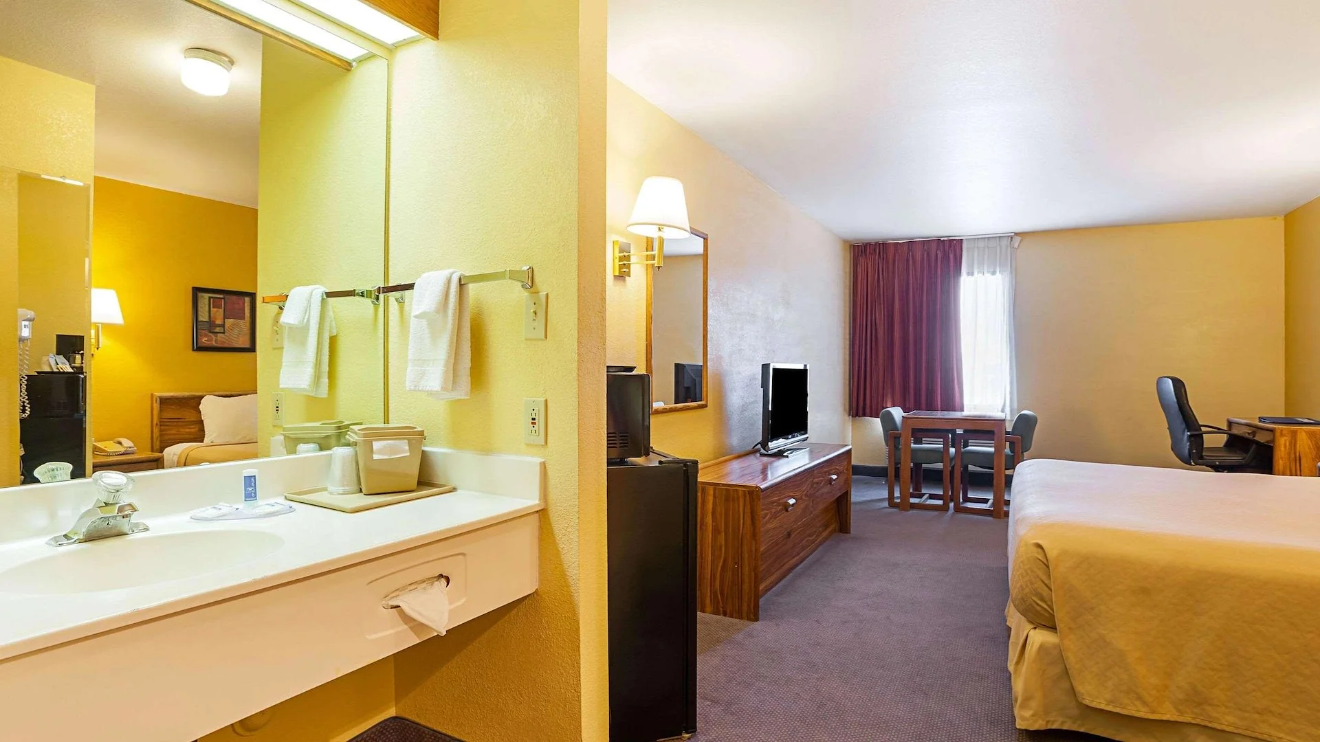 Rodeway Inn & Suites Blanding — Sale in Blanding, UT, photo 5 of 5