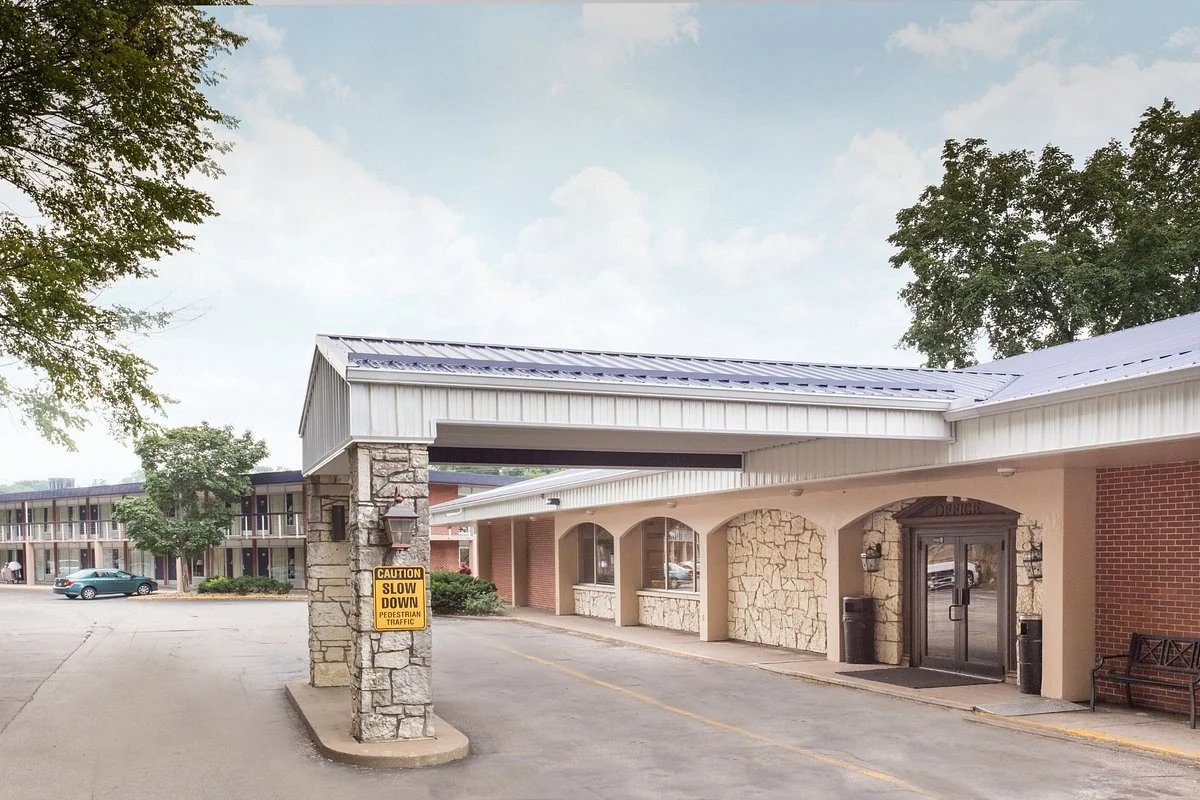 Days Inn Dubuque — Sale in Dubuque, IA, photo 2 of 2
