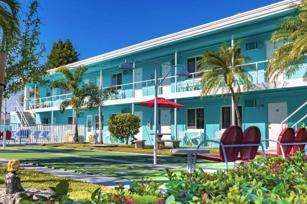 Sea Jay Motel — Sale in Treasure Island, FL, photo 2 of 2