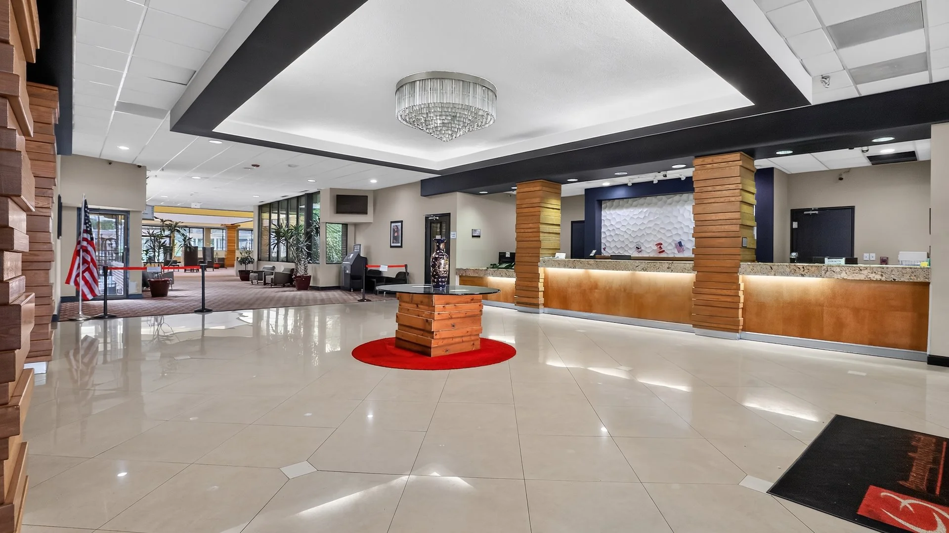 Auction - Causeway Bay Hotel | 300 Rooms | Lansing MI — Sale in Lansing, MI, photo 4 of 8