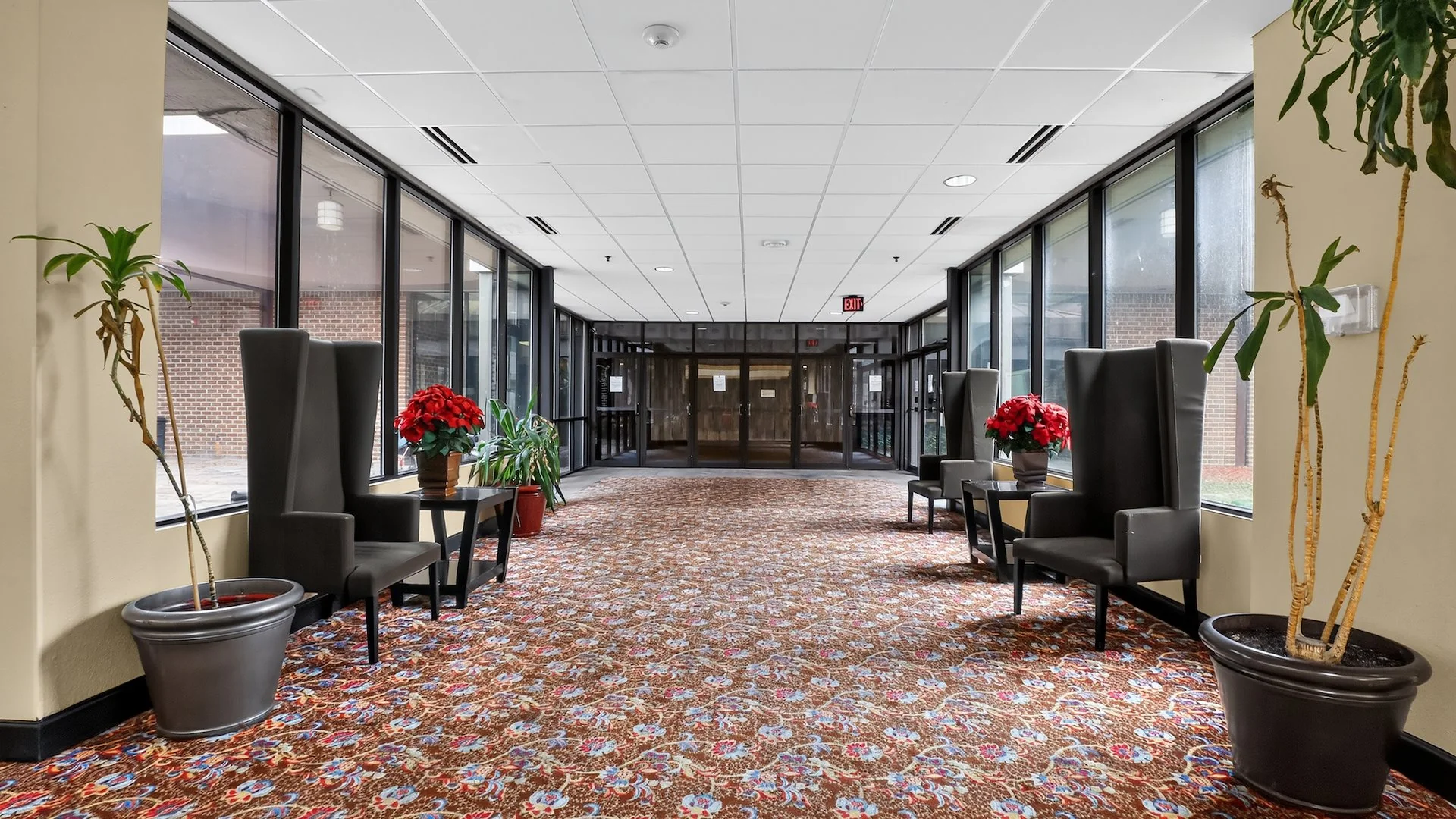 Auction - Causeway Bay Hotel | 300 Rooms | Lansing MI — Sale in Lansing, MI, photo 7 of 8