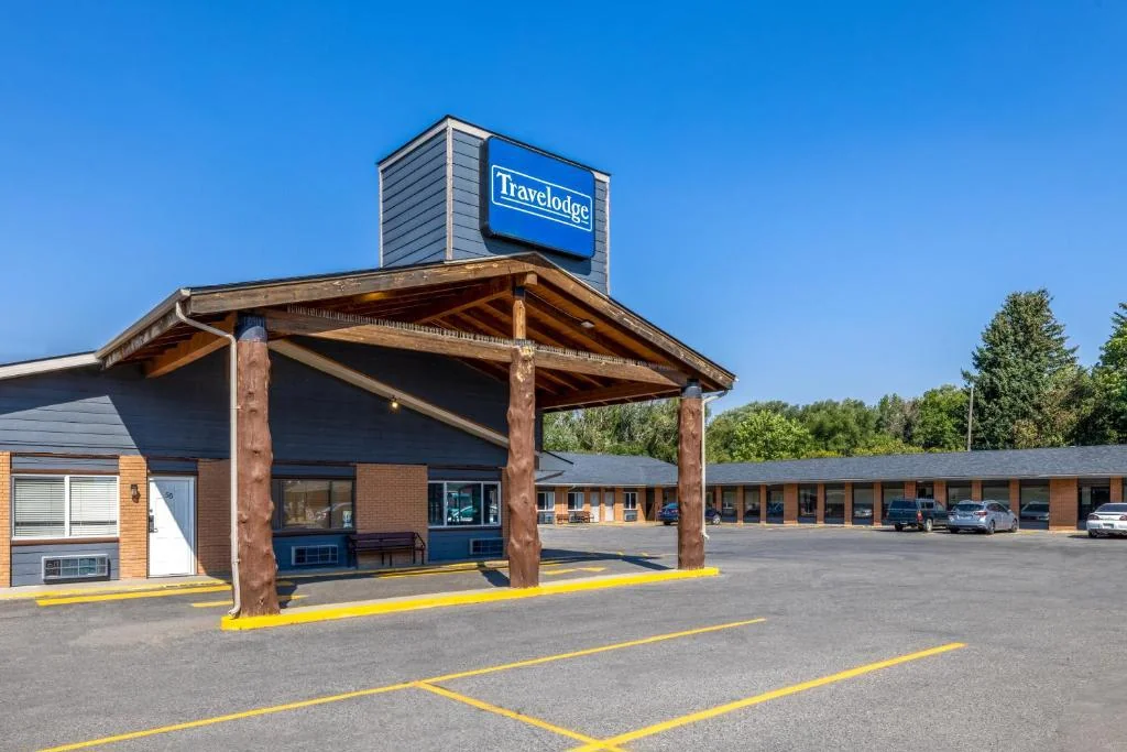 Two-Property Hotel Portfolio Yellowstone Area — Sale in Livingston, MT, photo 2 of 6