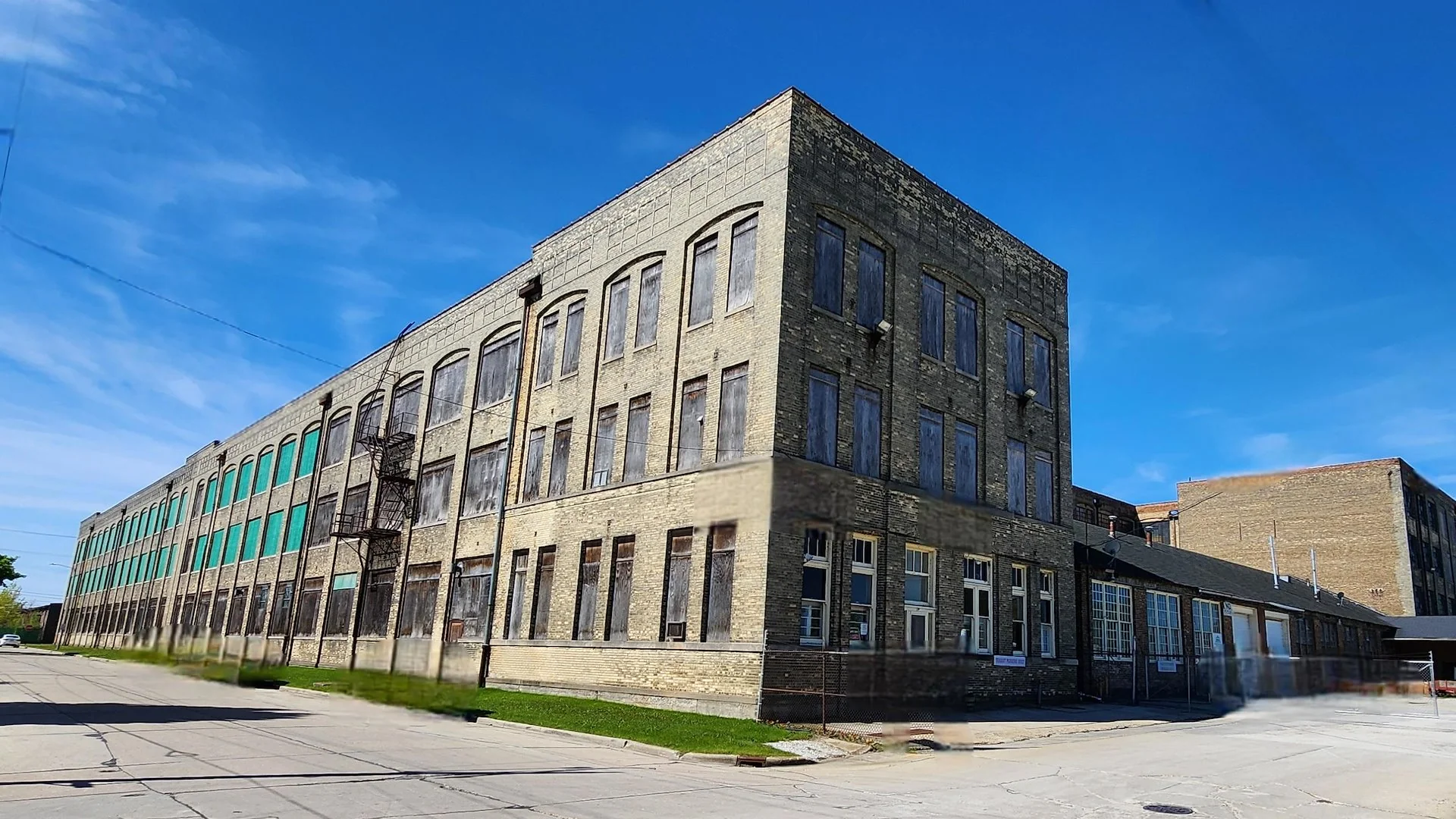 Clark Street Warehouse — Sale in Mount Pleasant, WI, photo 2 of 5