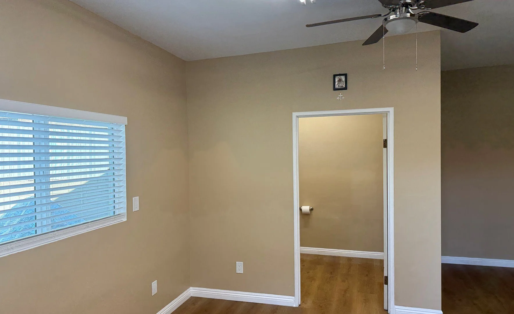 418 S Lake St — Sale in Burbank, CA, photo 2 of 4