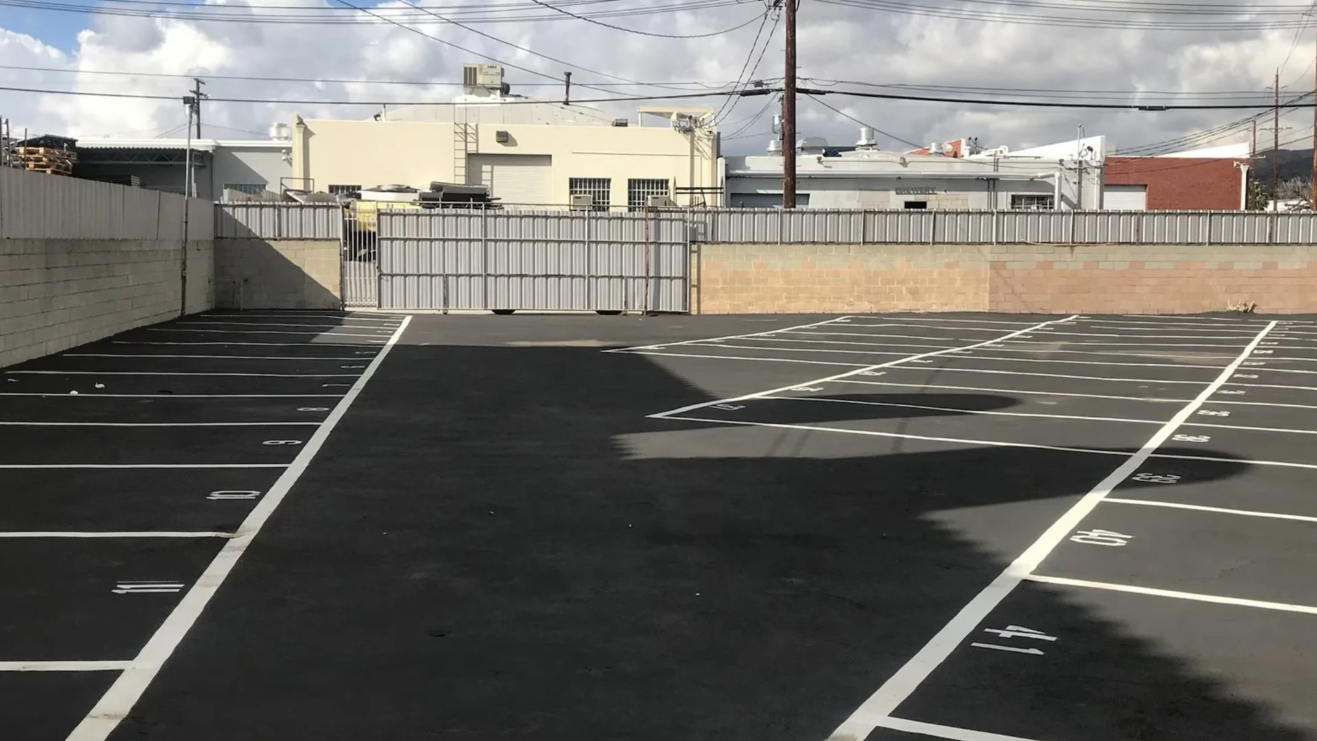 418 S Lake St — Sale in Burbank, CA, photo 3 of 4