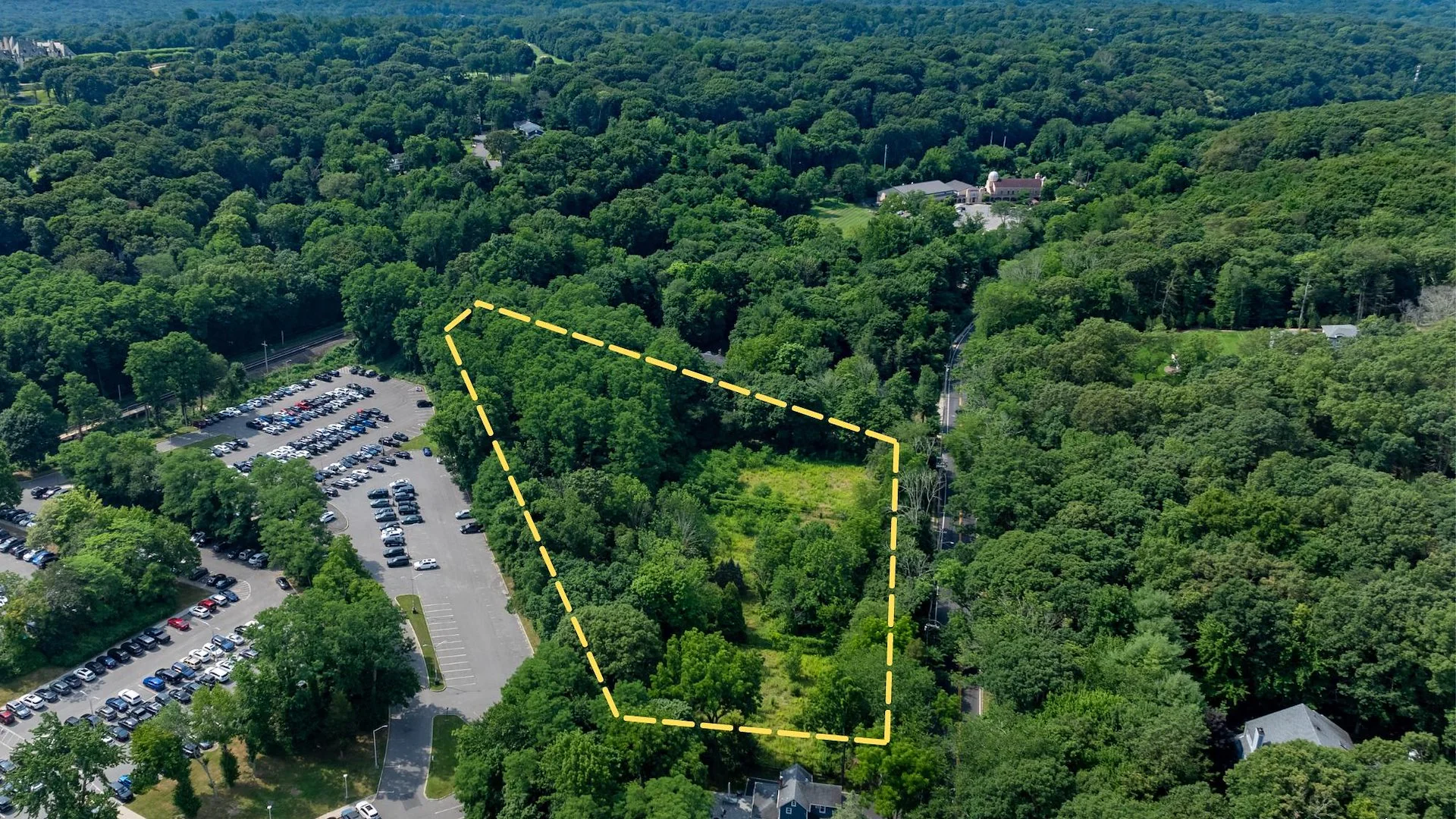 82 E Gate Drive, Cold Spring Harbor, NY — Sale in Huntington, NY, photo 1 of 2