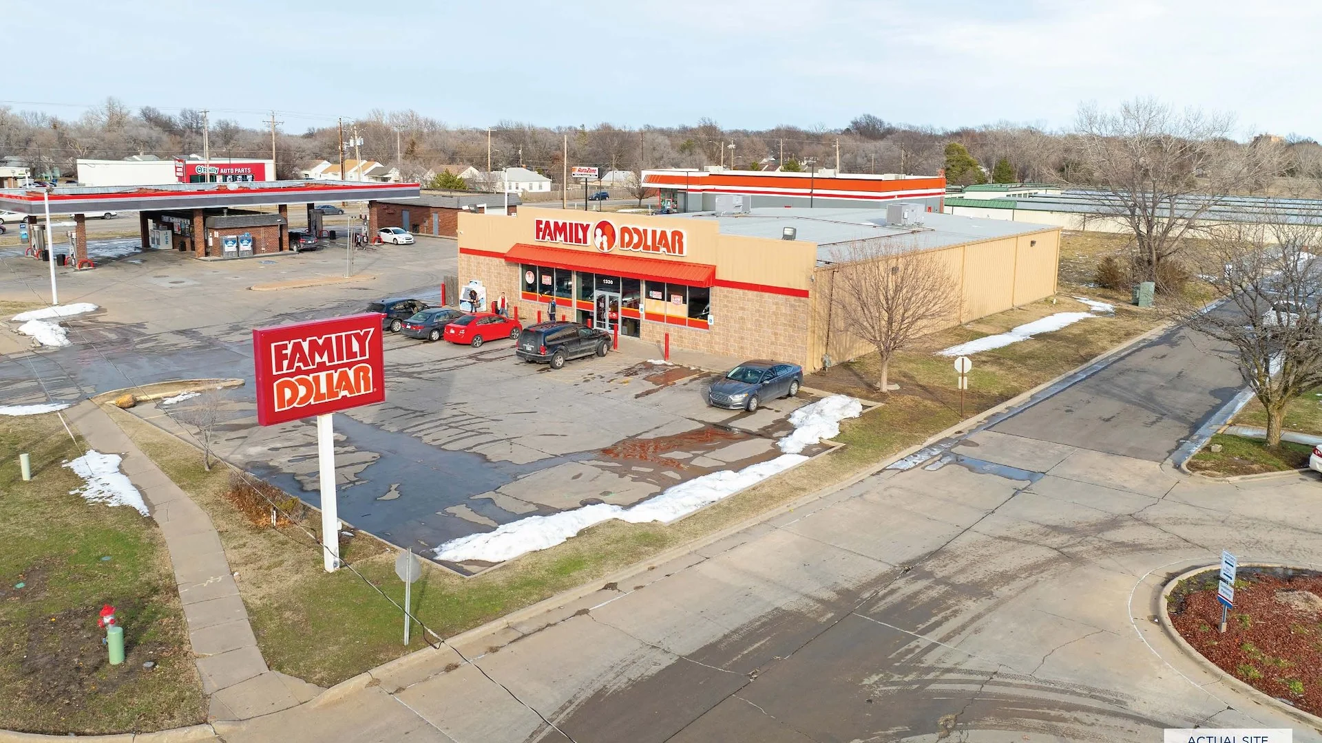 Family Dollar | 10.50% Cap — Sale in Wichita, KS, photo 1 of 4
