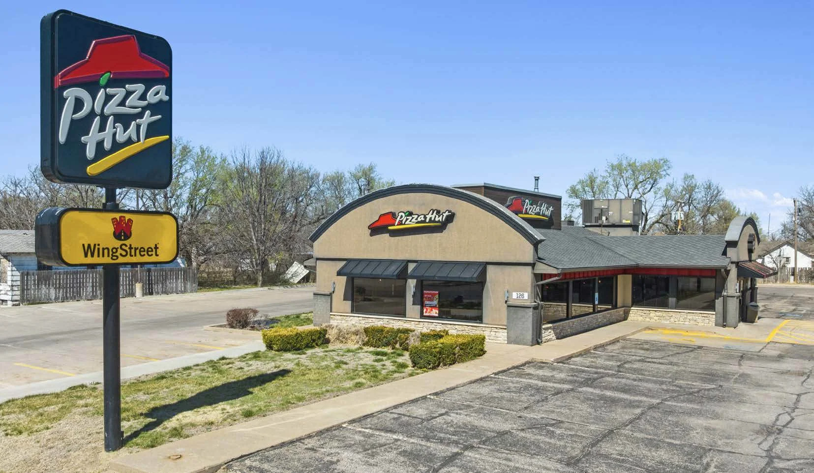 Pizza Hut |Absolute NNN Lease | ±13 Years Remaining… — Sale in Larned, KS, photo 1 of 3