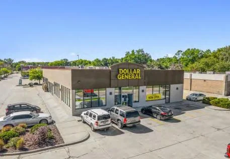 Dollar General — Sale in Des Moines, IA, photo 1 of 1