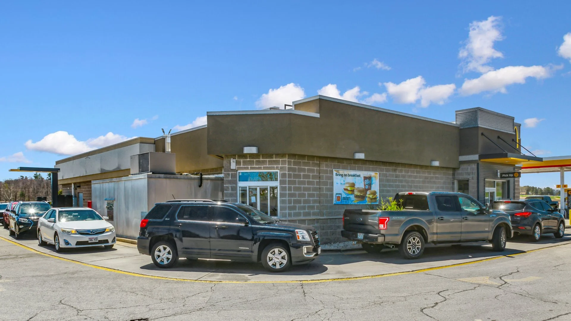 Shell Fuel / Dino Stop + McDonald's — Sale in Manitowoc, WI, photo 2 of 5