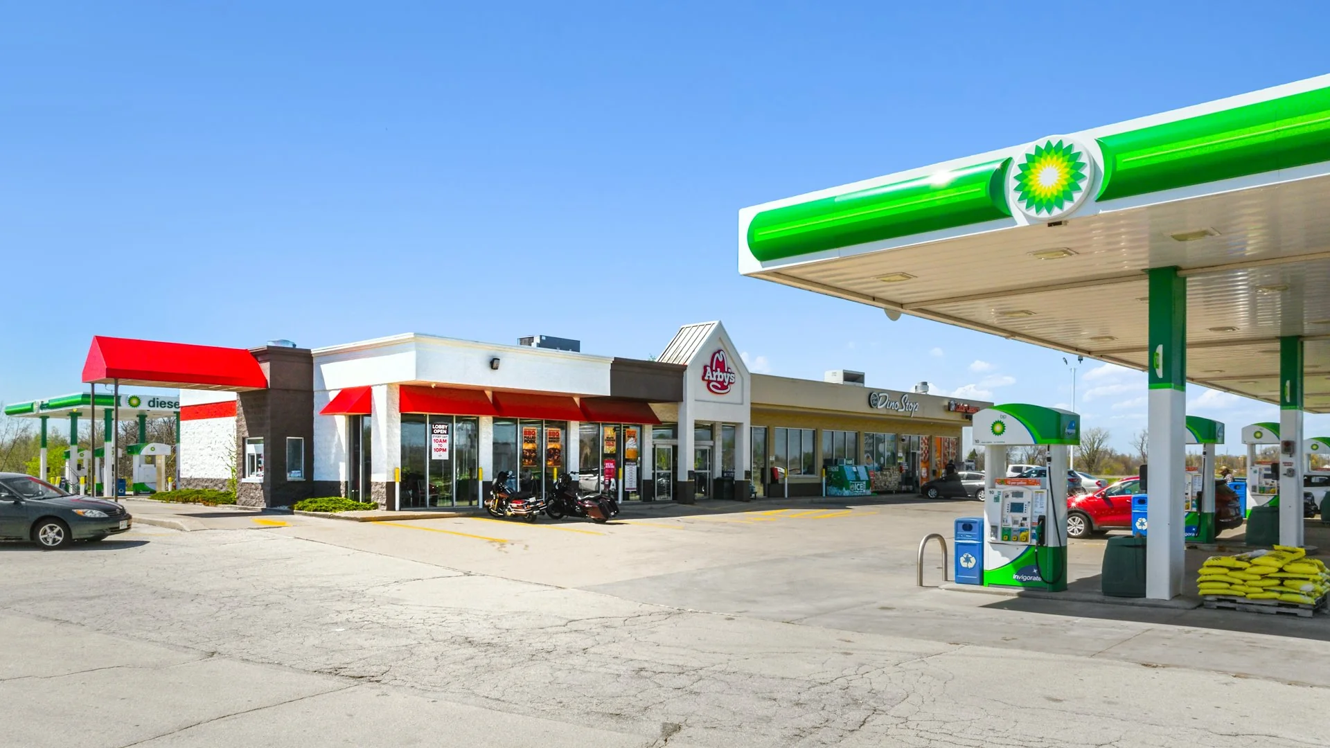 NNN BP Fuel / Dino Stop C-Store + Arby's & Little… — Sale in Green Bay, WI, photo 2 of 5