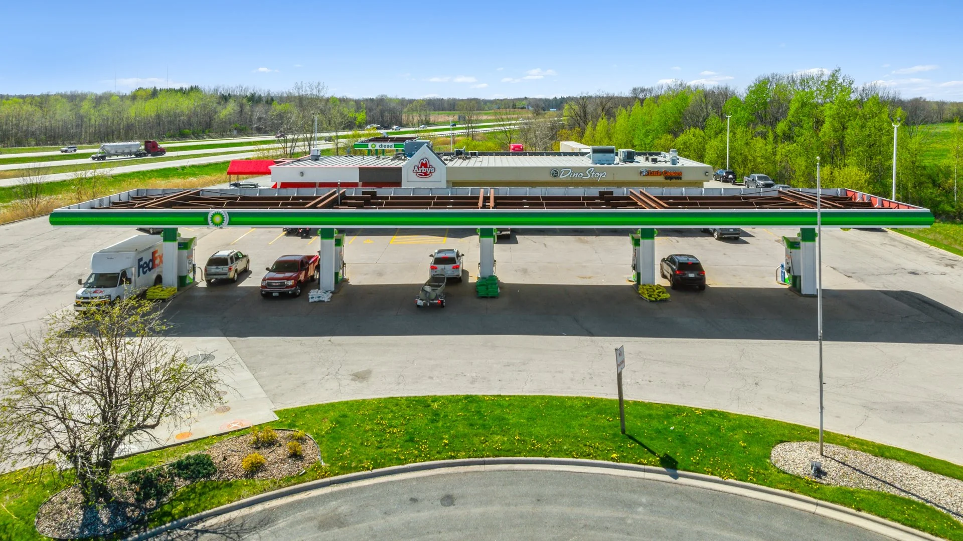 NNN BP Fuel / Dino Stop C-Store + Arby's & Little… — Sale in Green Bay, WI, photo 5 of 5