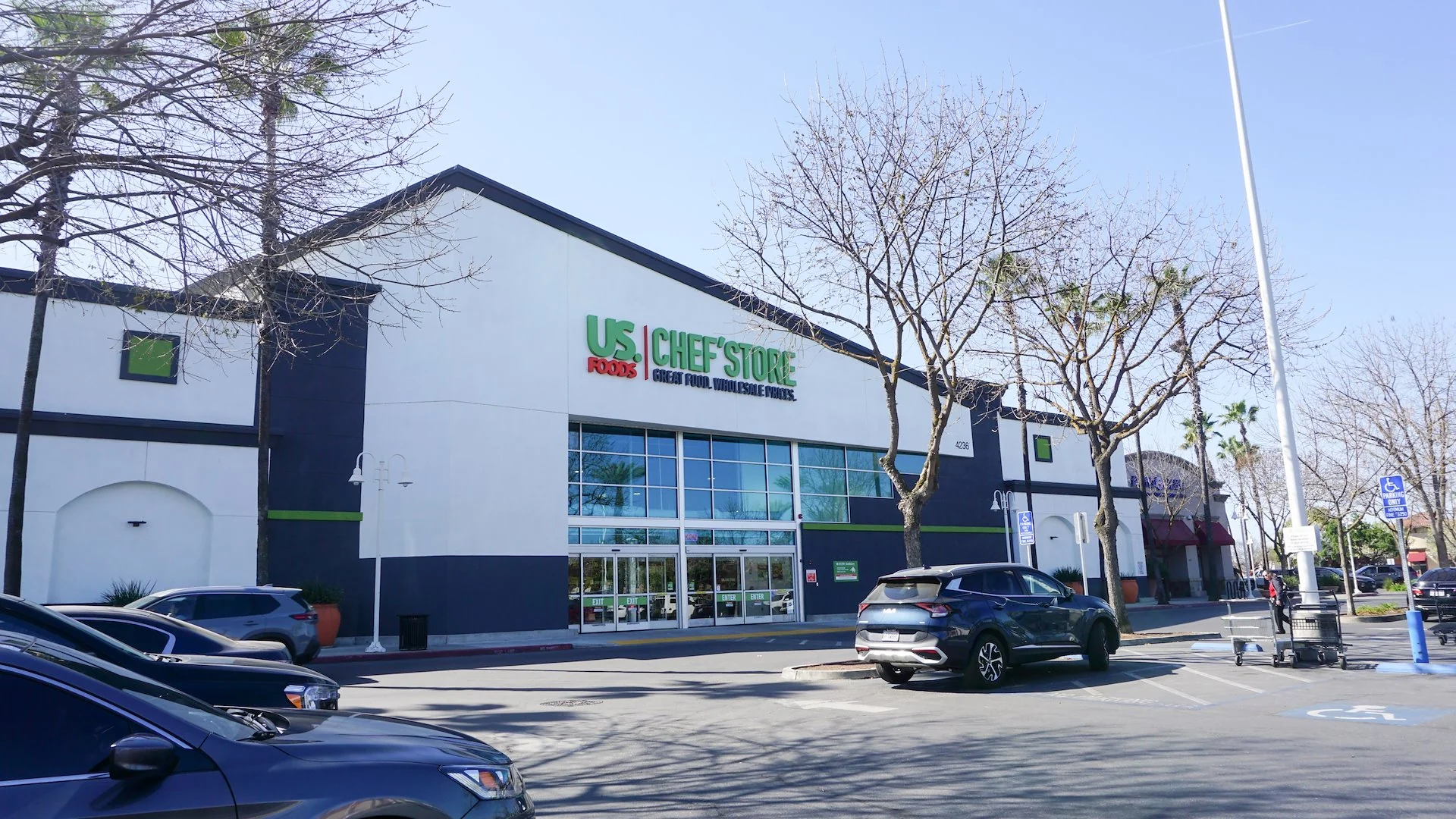 US Foods | Chef'store ("BB+/Stable") — Sale in Visalia, CA, photo 1 of 3