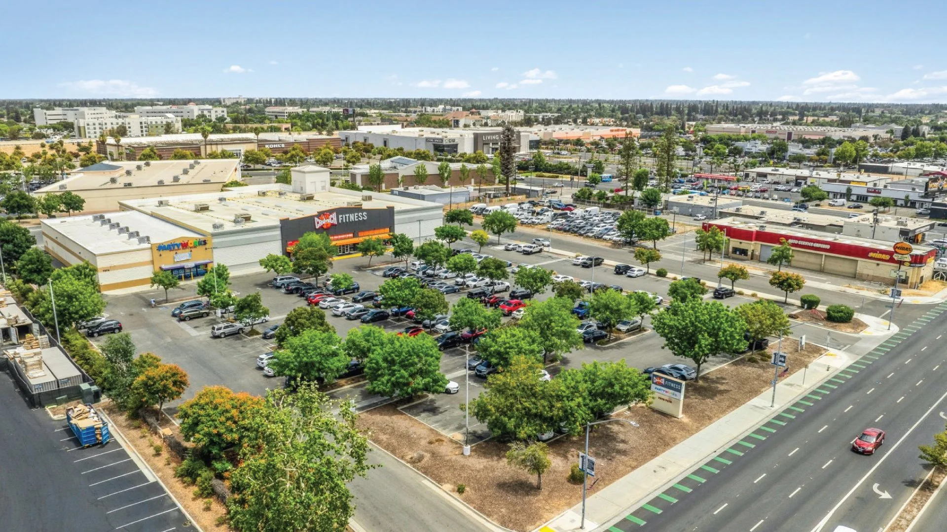 Crunch Fitness | Fresno, CA — Sale in Fresno, CA, photo 2 of 6