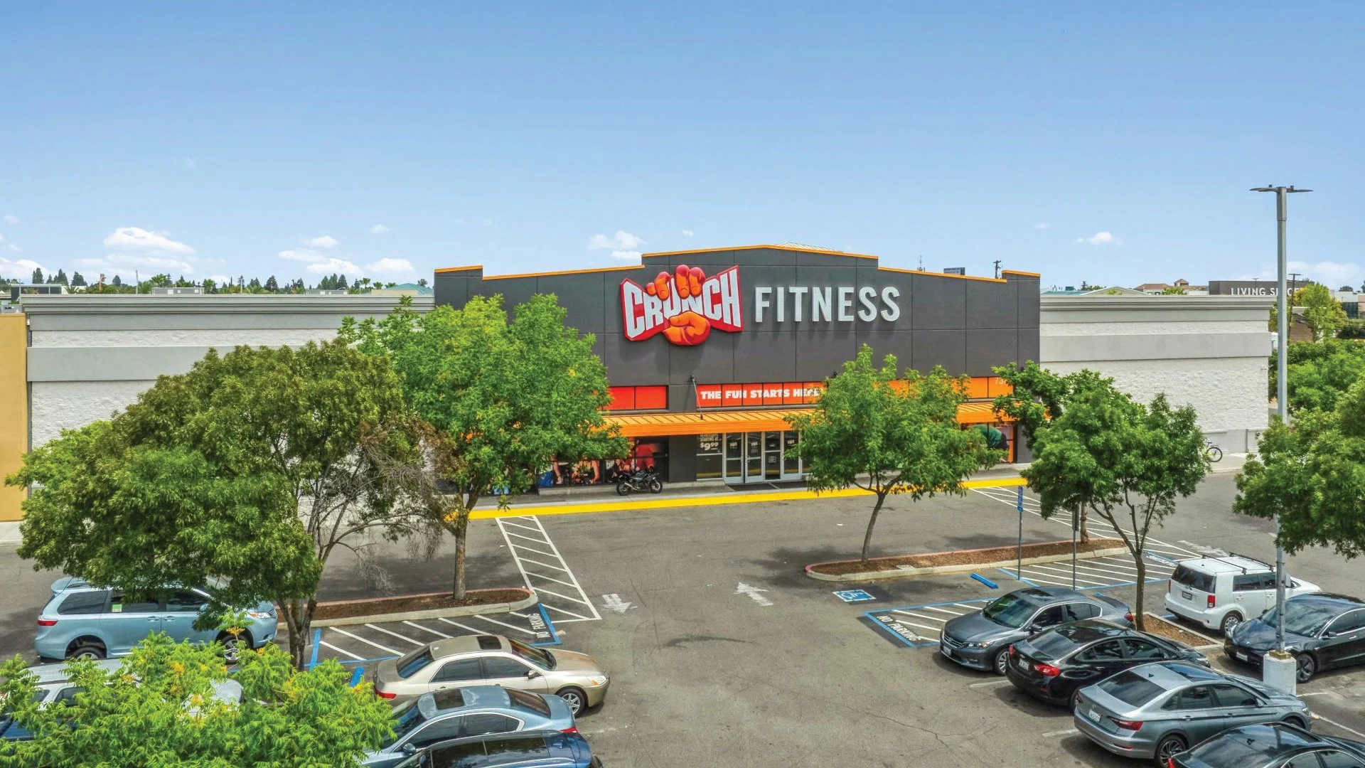 Crunch Fitness | Fresno, CA — Sale in Fresno, CA, photo 5 of 6