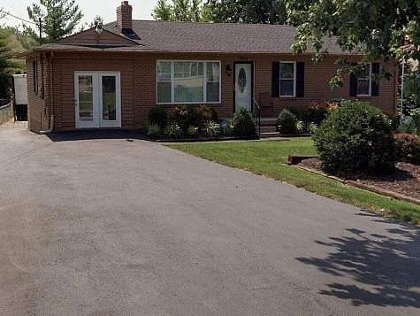2013 Watterson Trail — Sale in Louisville, KY, photo 2 of 2
